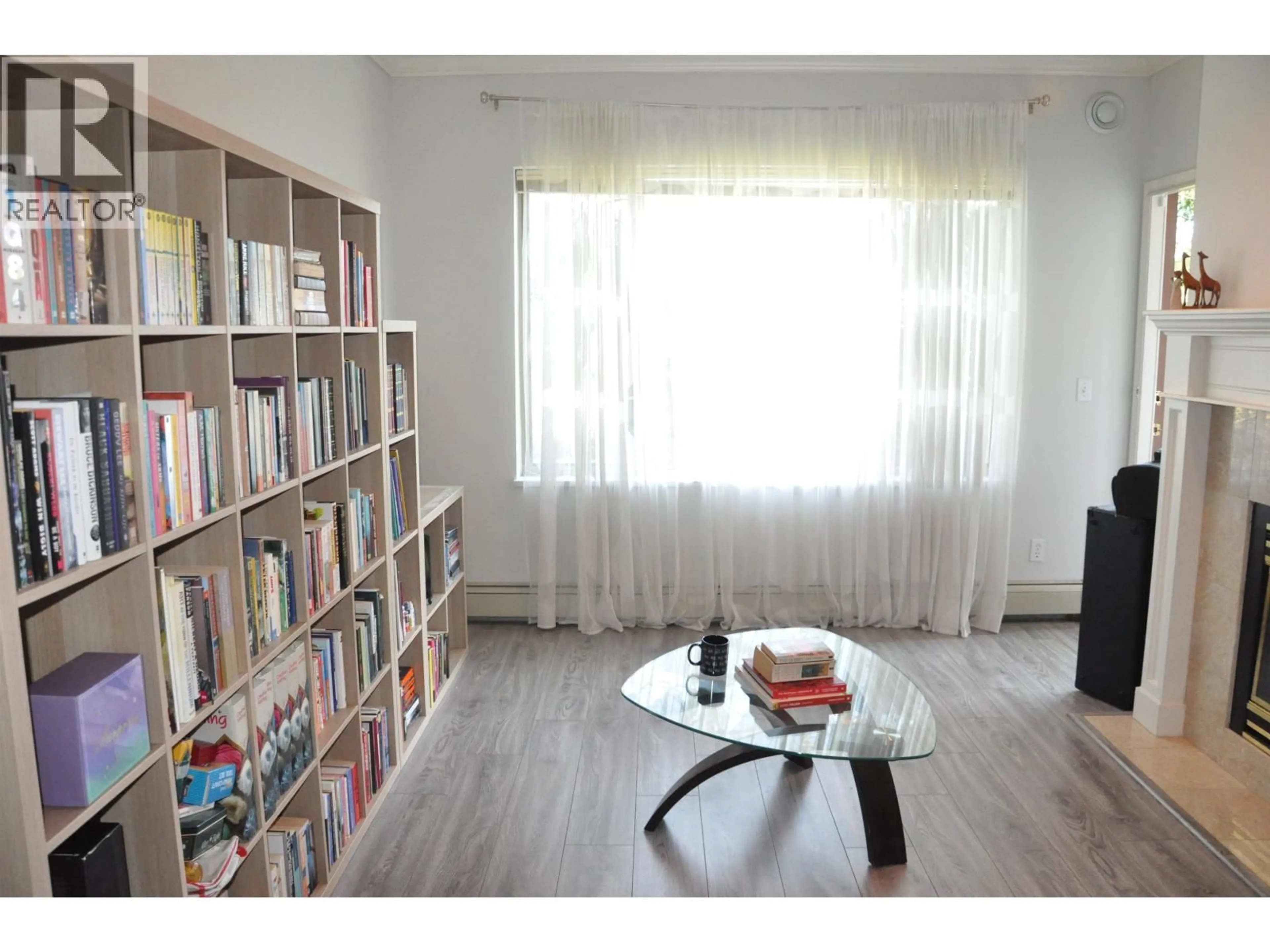 A pic of a room for 209 - 6688 BURLINGTON AVENUE, Burnaby British Columbia V5H3M9