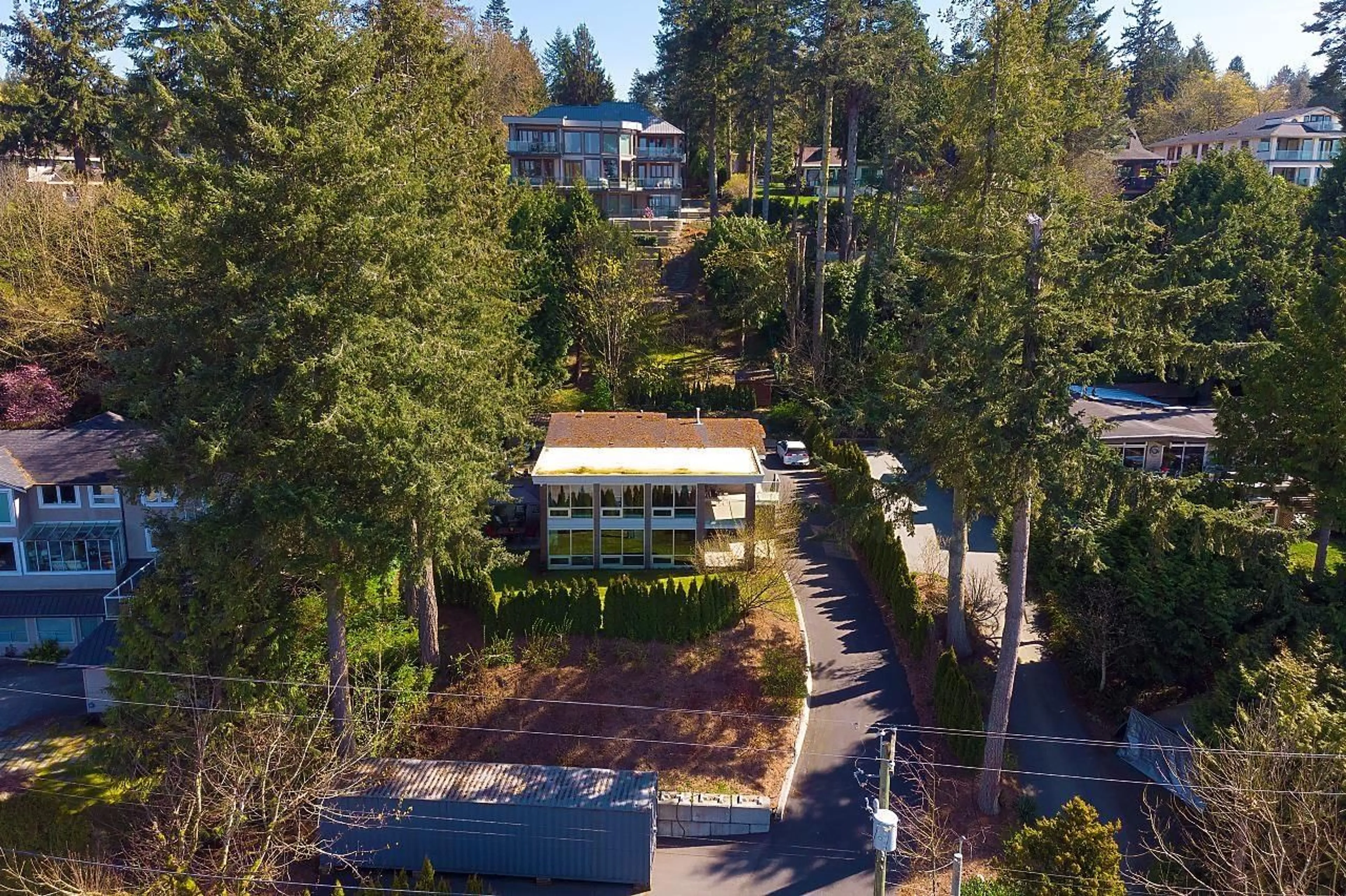 A pic from outside/outdoor area/front of a property/back of a property/a pic from drone, unknown for 2842 BAYVIEW STREET, Surrey British Columbia V4A2Z4