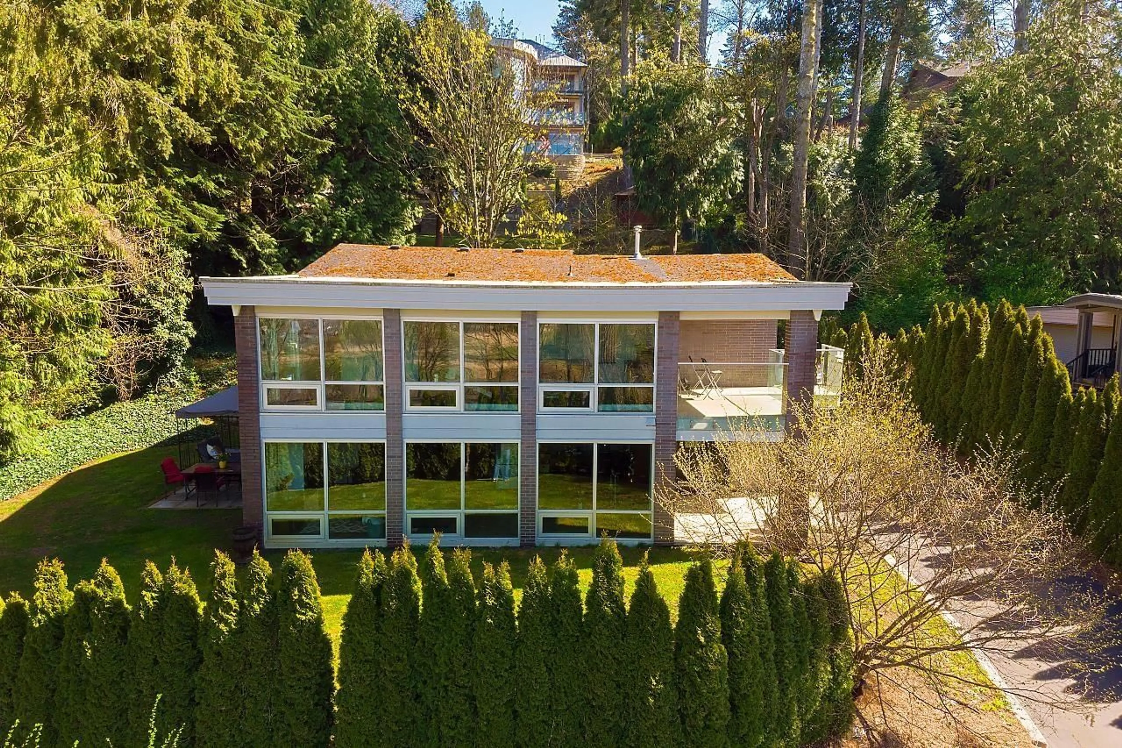 A pic from outside/outdoor area/front of a property/back of a property/a pic from drone, unknown for 2842 BAYVIEW STREET, Surrey British Columbia V4A2Z4