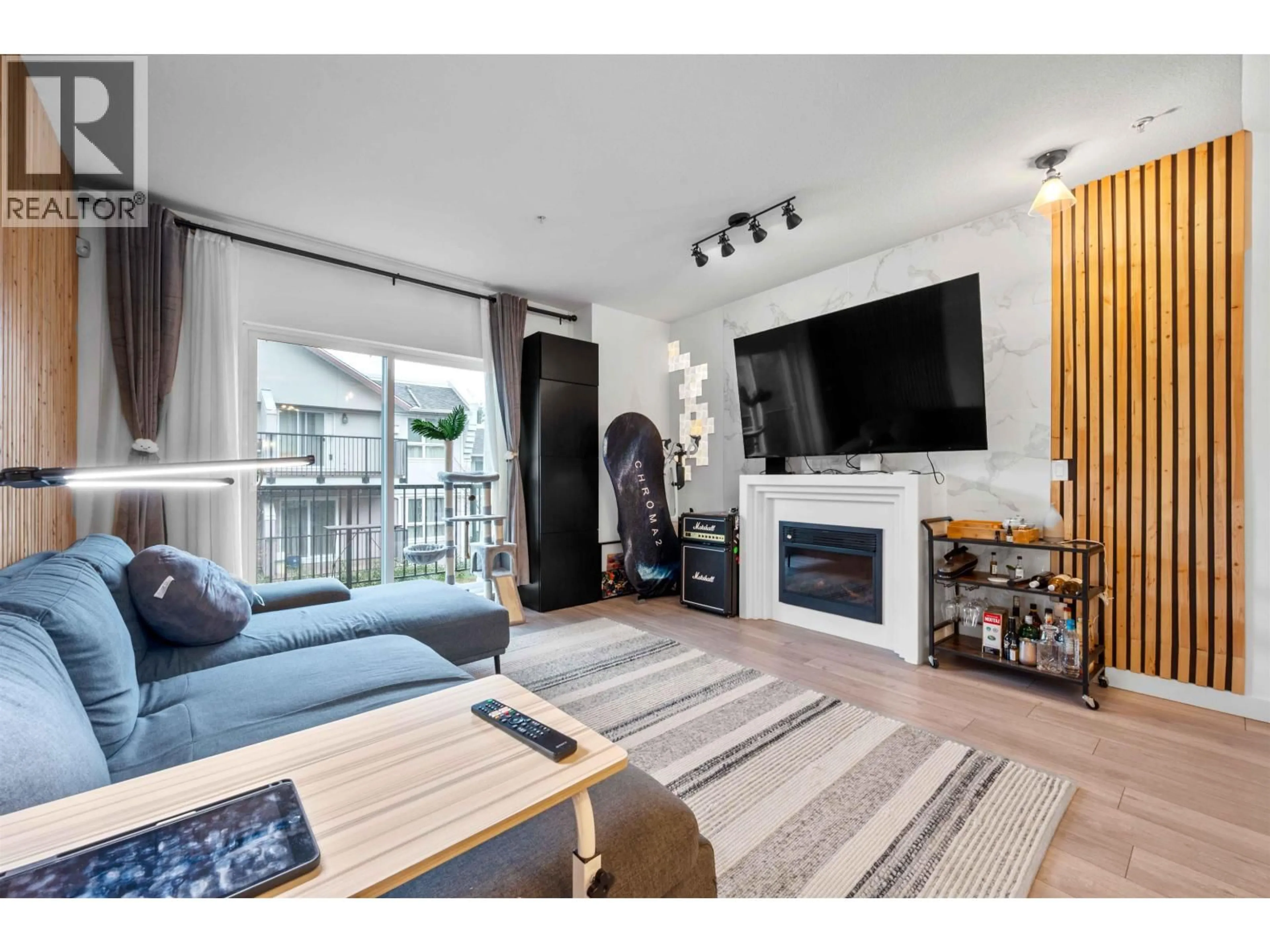 Living room with furniture, wood/laminate floor for 225 - 3888 NORFOLK STREET, Burnaby British Columbia V5G1E5