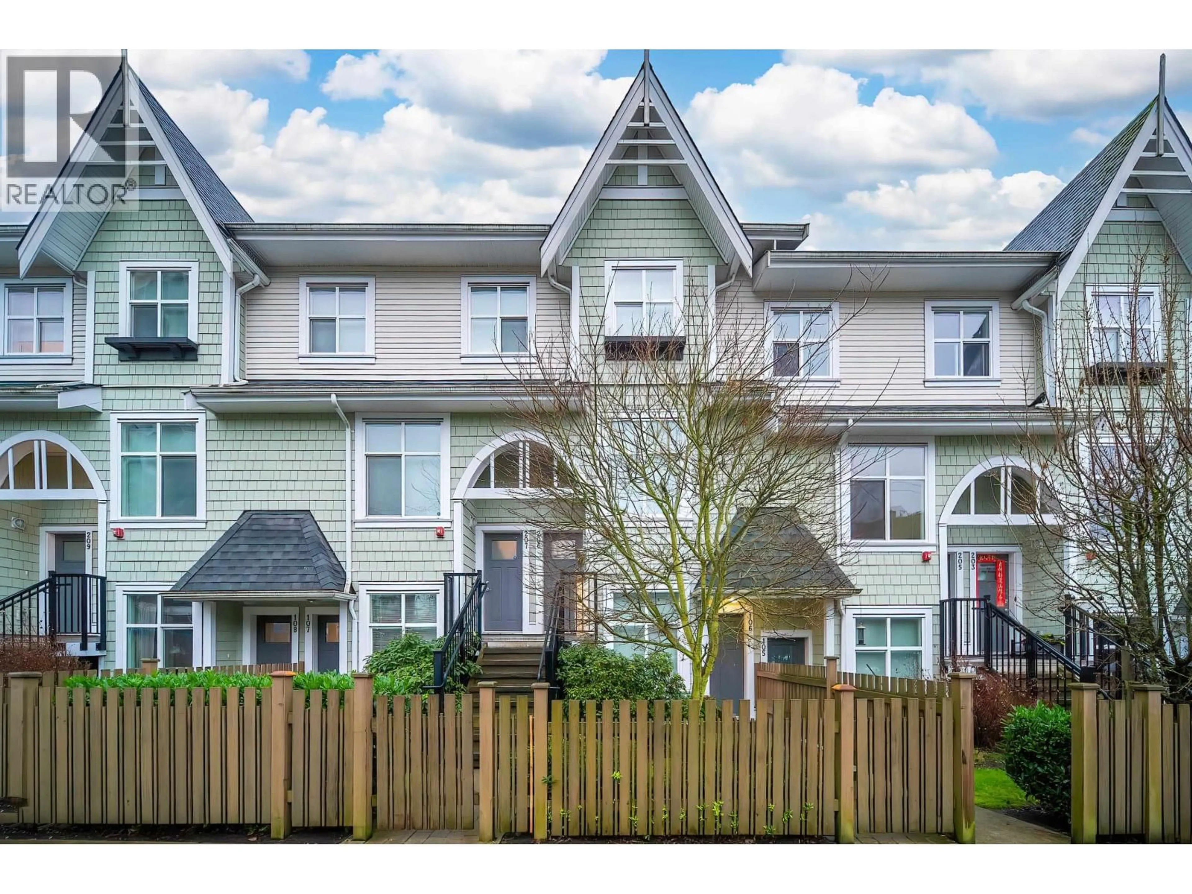 Home with vinyl exterior material, street for 206 - 7250 18TH AVENUE, Burnaby British Columbia V3N1H3