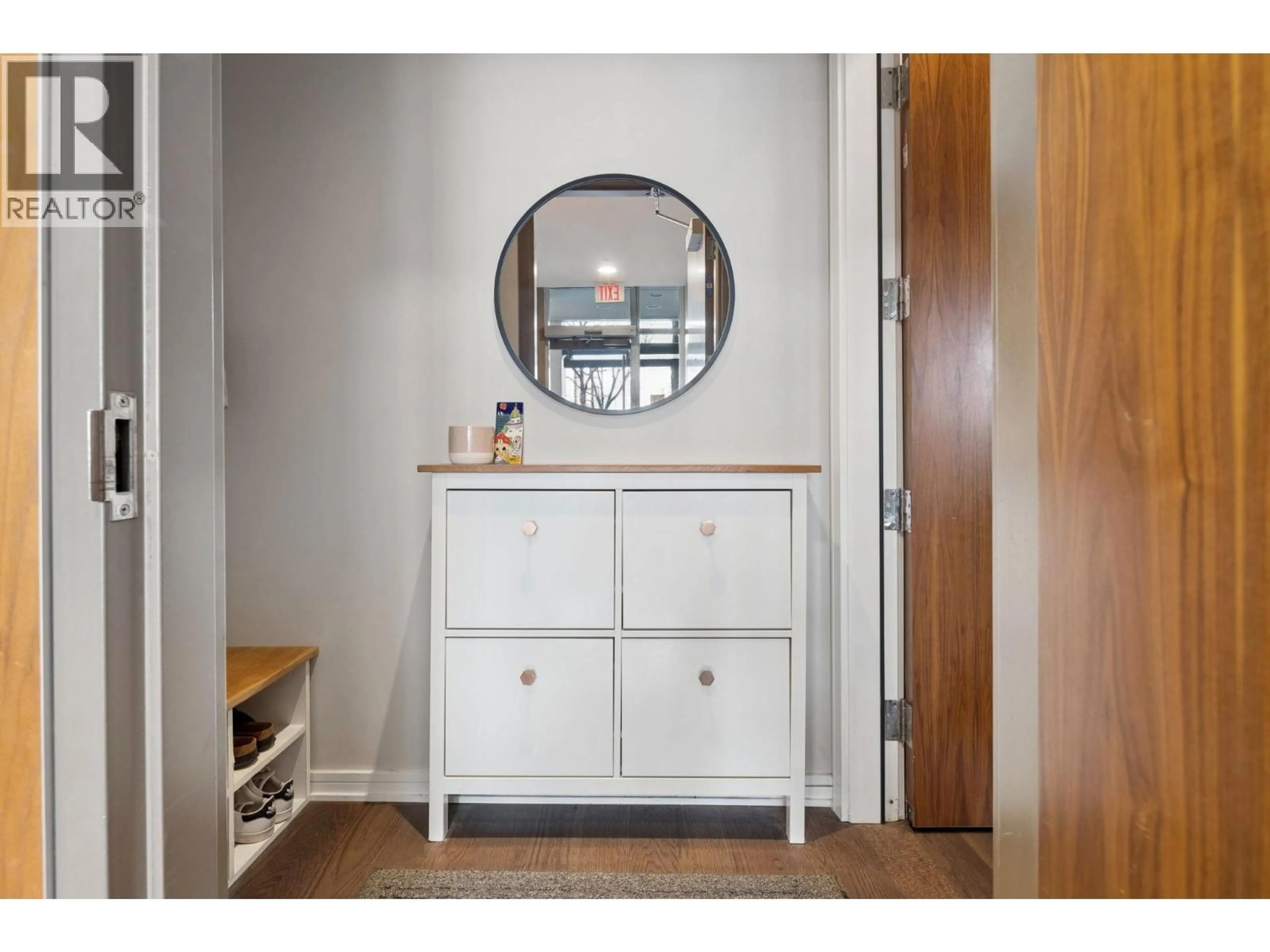 Indoor entryway for 102 - 128 ATHLETES WAY, Vancouver British Columbia V5Y0B5