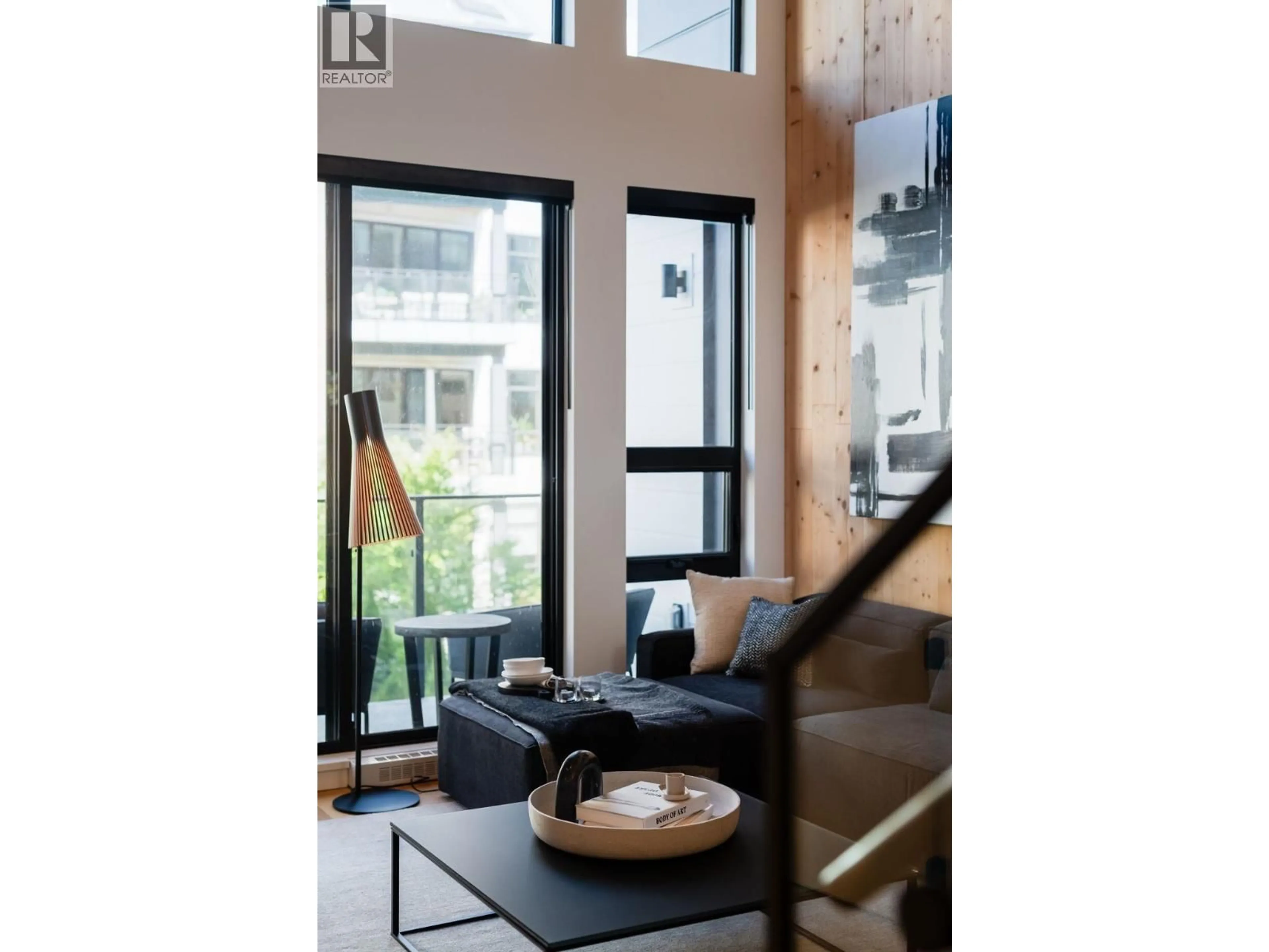 Indoor entryway for 304 - 310 SALTER STREET, New Westminster British Columbia V3M0N7