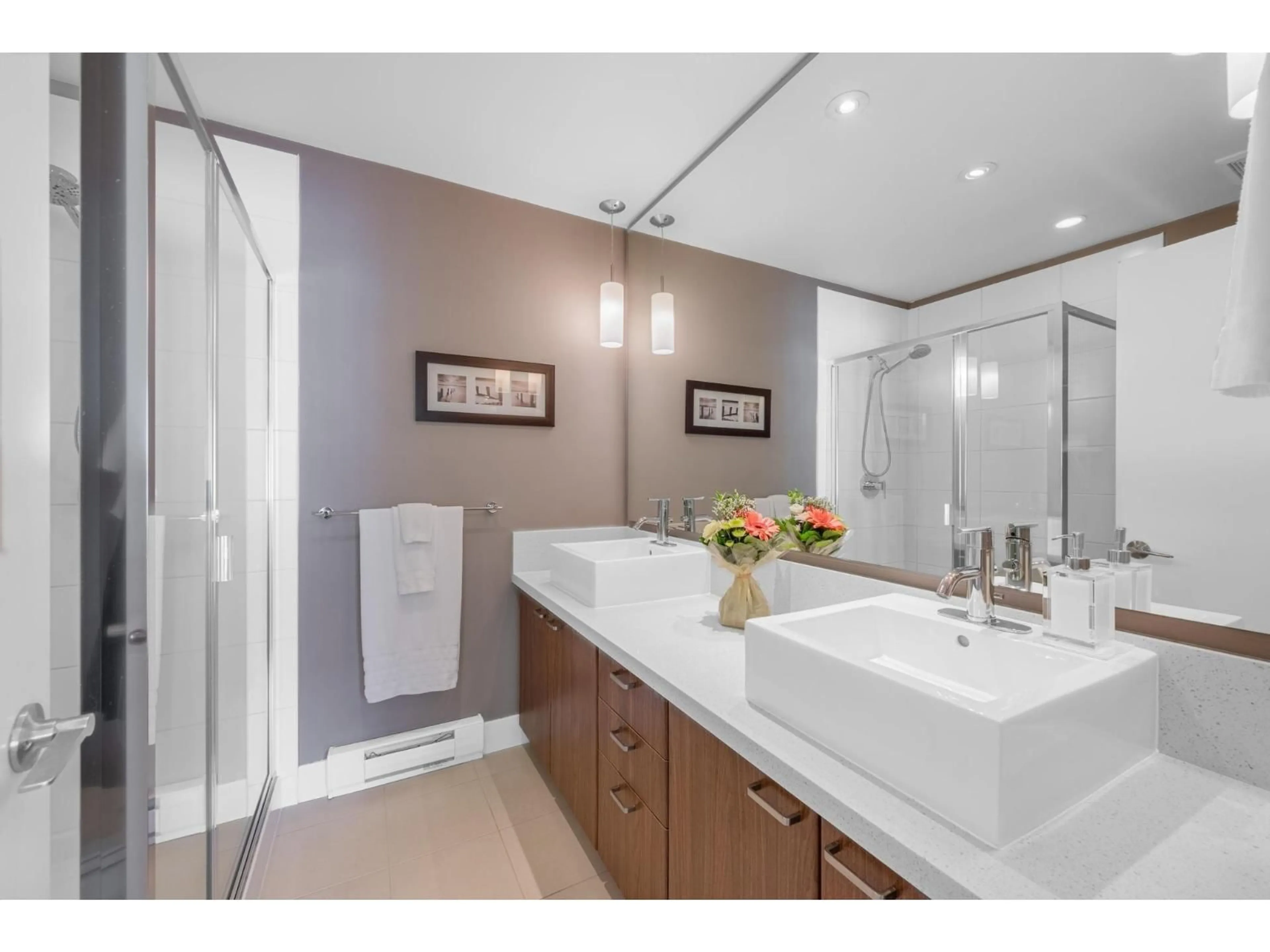 Contemporary bathroom, ceramic/tile floor for 136 - 2450 161A STREET, Surrey British Columbia V3Z8K4