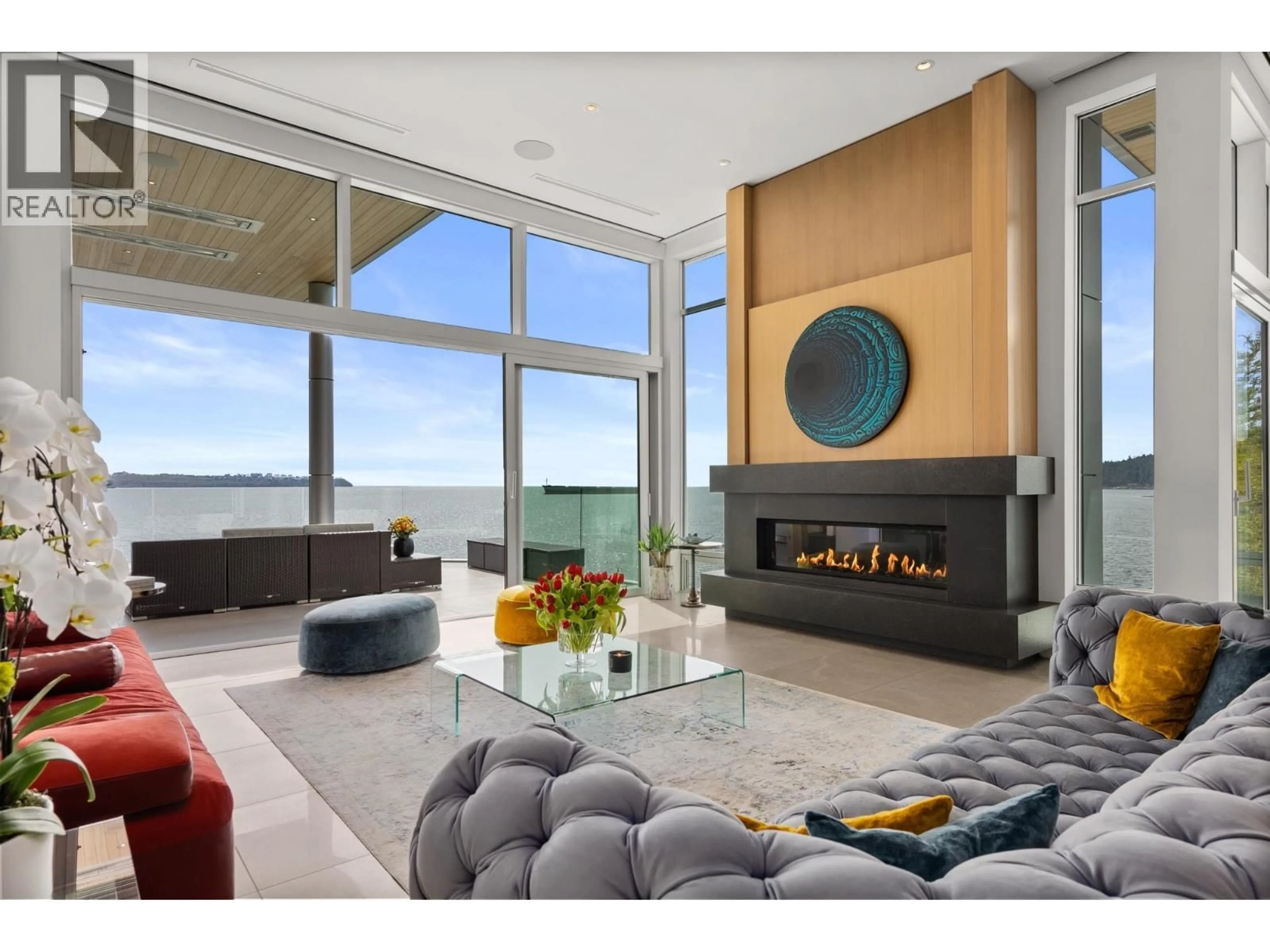 Living room with furniture, unknown for 3906 MARINE DRIVE, West Vancouver British Columbia V7V1N4