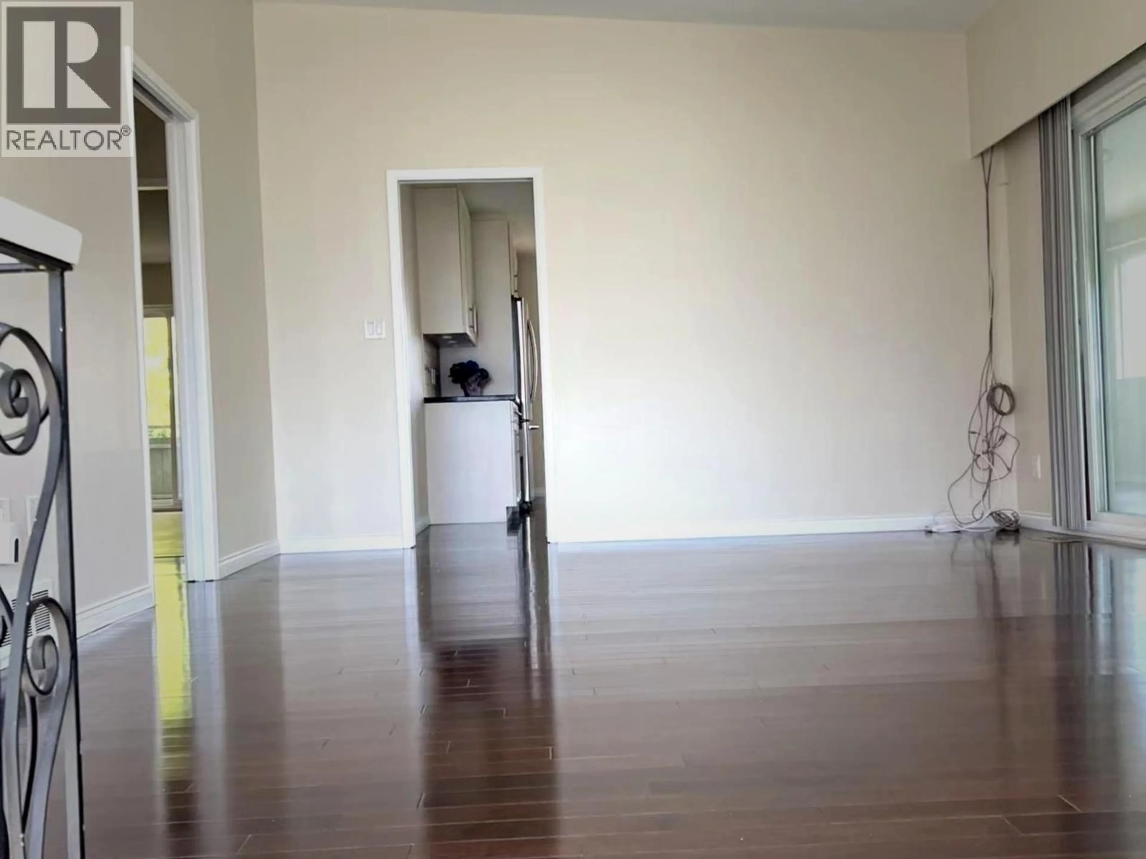 A pic of a room for 4383 PINEWOOD CRESCENT, Burnaby British Columbia V5G2J7