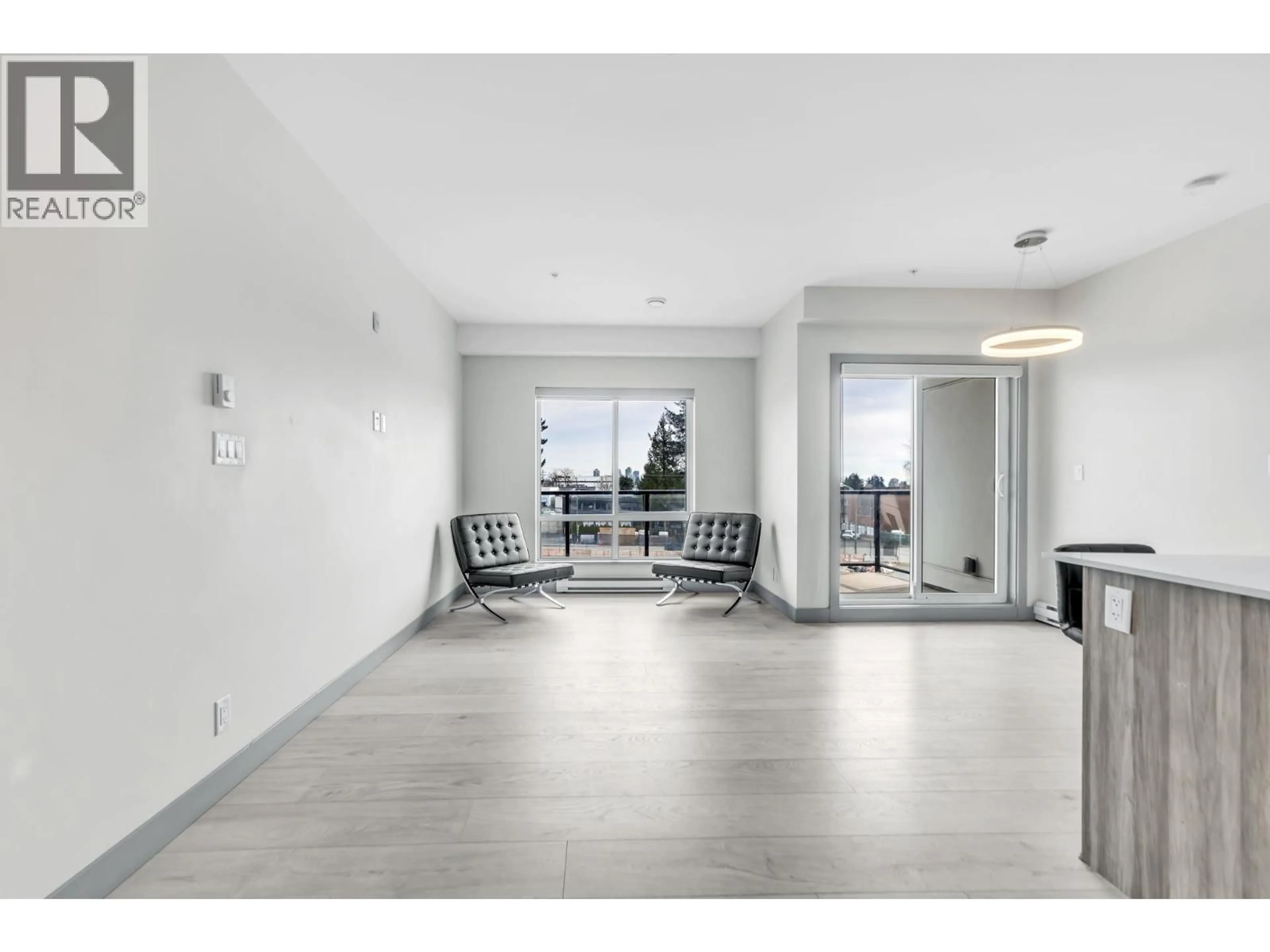 Indoor foyer for 311 - 6968 ROYAL OAK AVENUE, Burnaby British Columbia V5J4J2