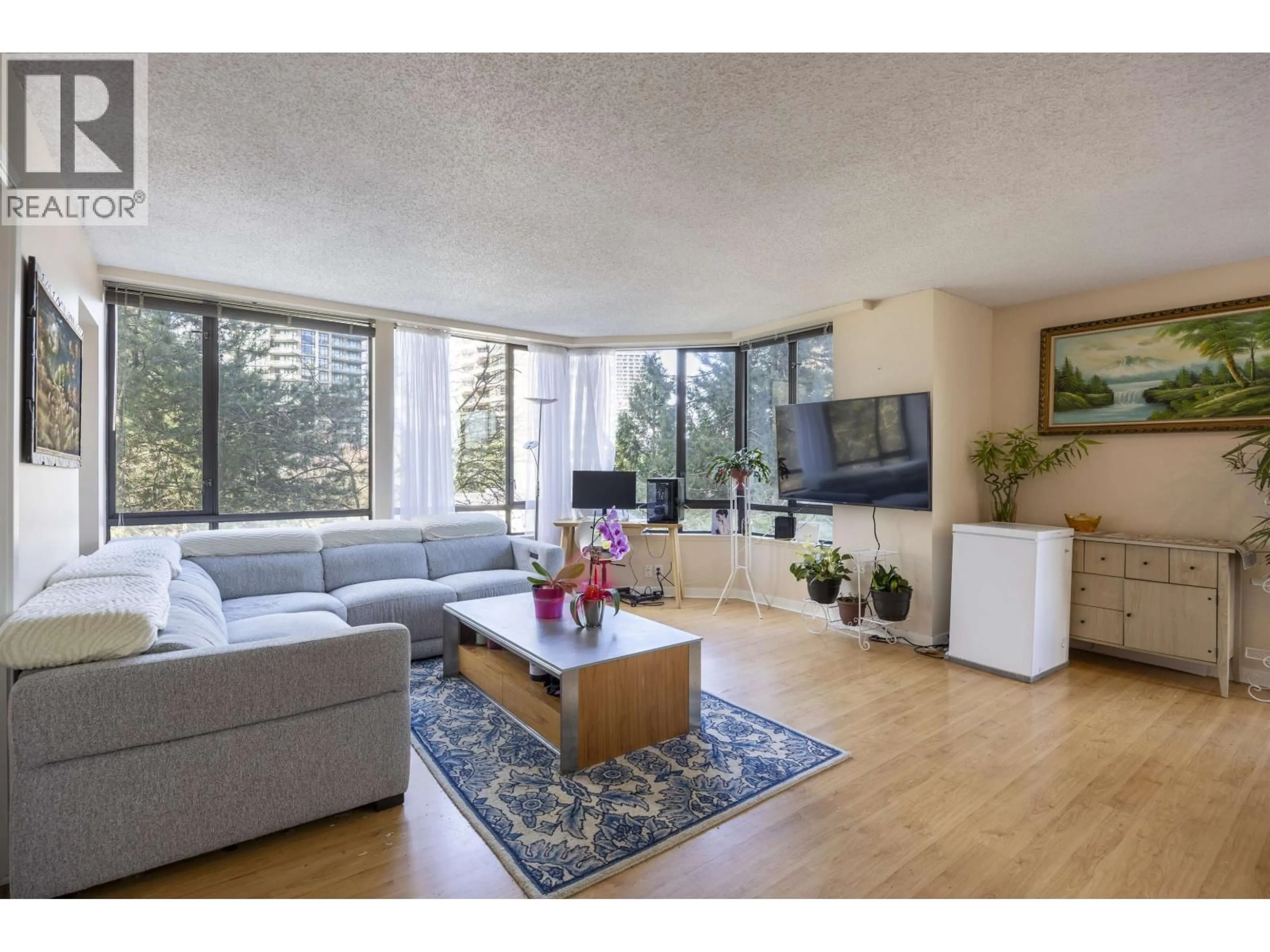 Living room with furniture, unknown for 502 - 6282 KATHLEEN AVENUE, Burnaby British Columbia V5H4J4