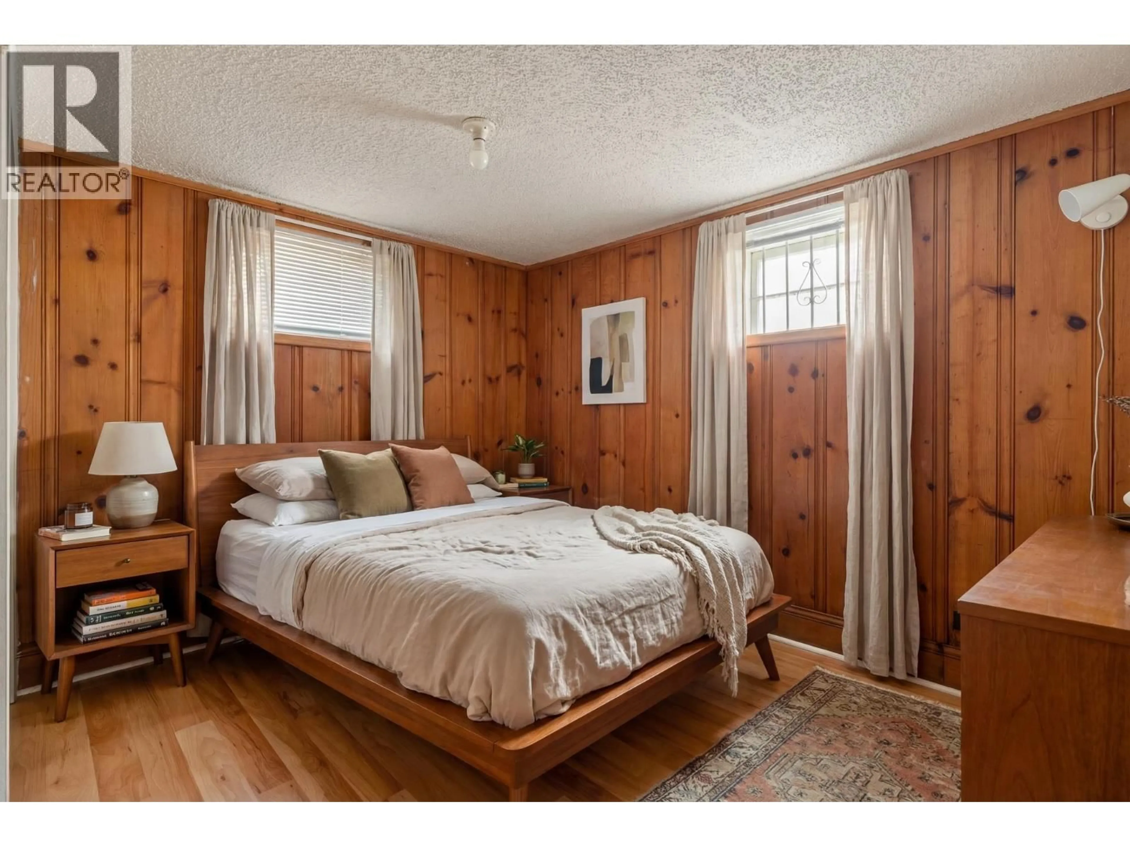 Bedroom with bed, wood/laminate floor for 2580 19TH AVENUE, Vancouver British Columbia V5M2S3