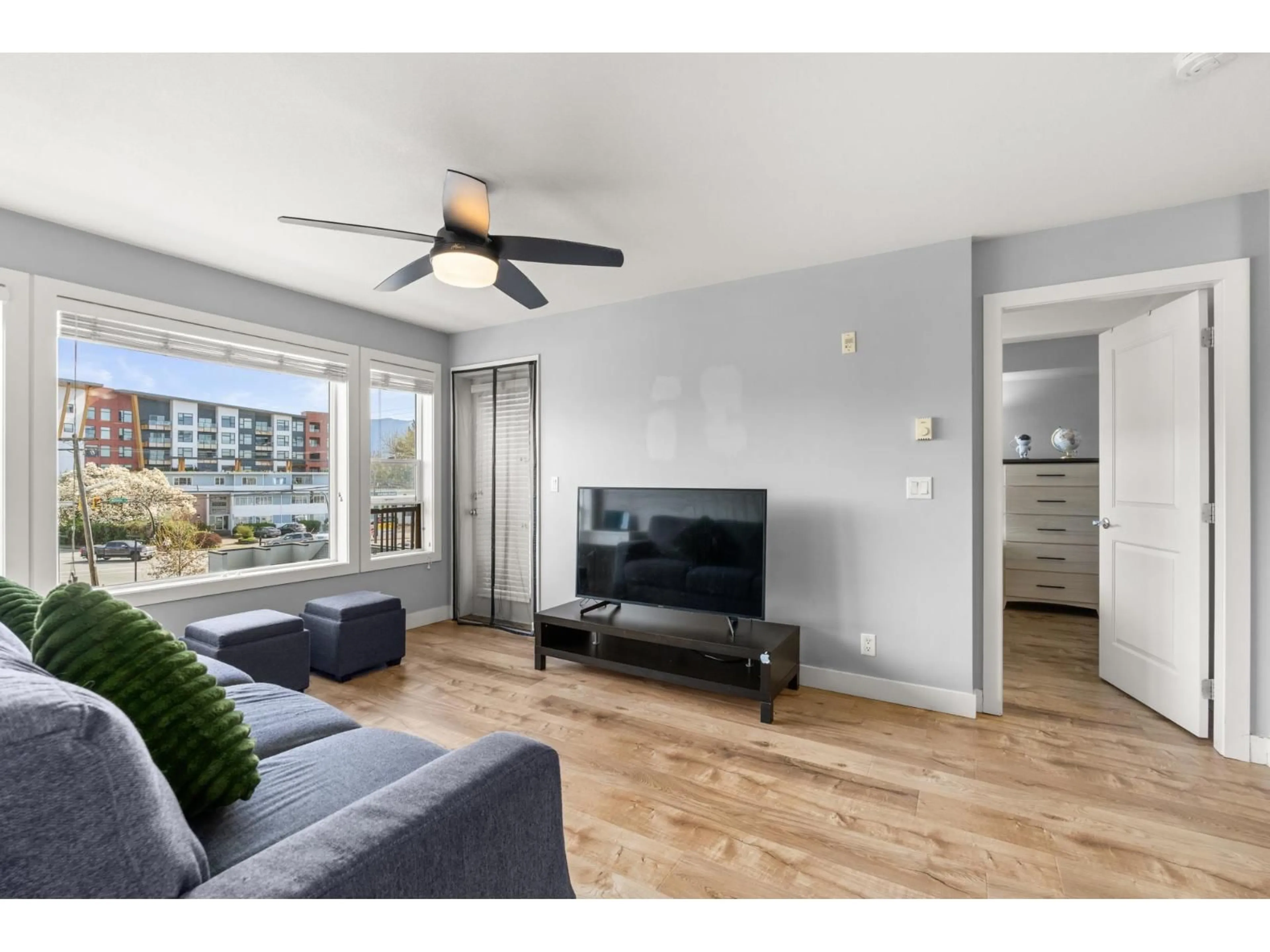 Living room with furniture, wood/laminate floor for 312 - 46289 YALE ROAD, Chilliwack British Columbia V2P0B9