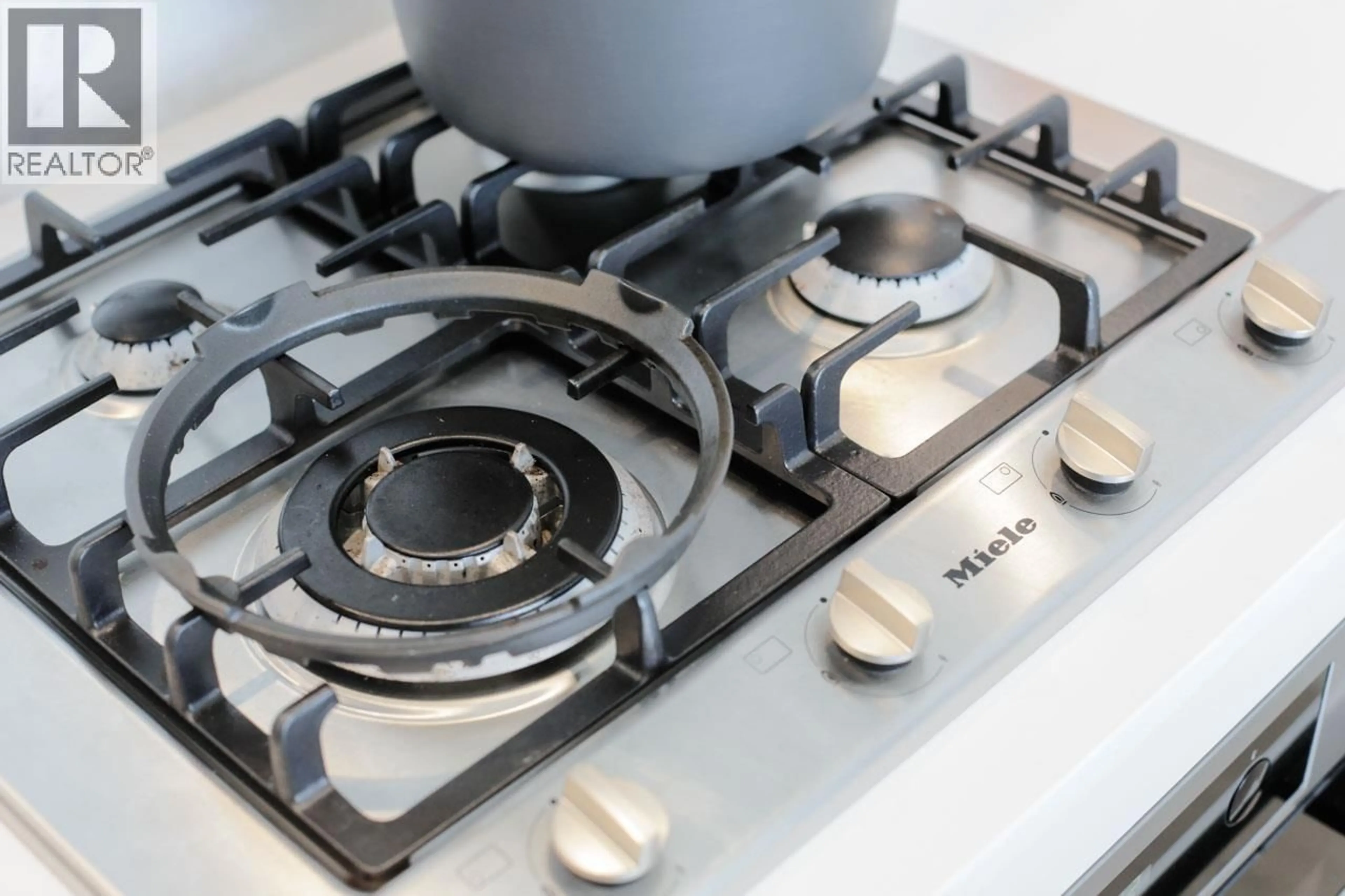 Standard kitchen, ceramic/tile floor for 4001 - 6537 TELFORD AVENUE, Burnaby British Columbia V5H0K9