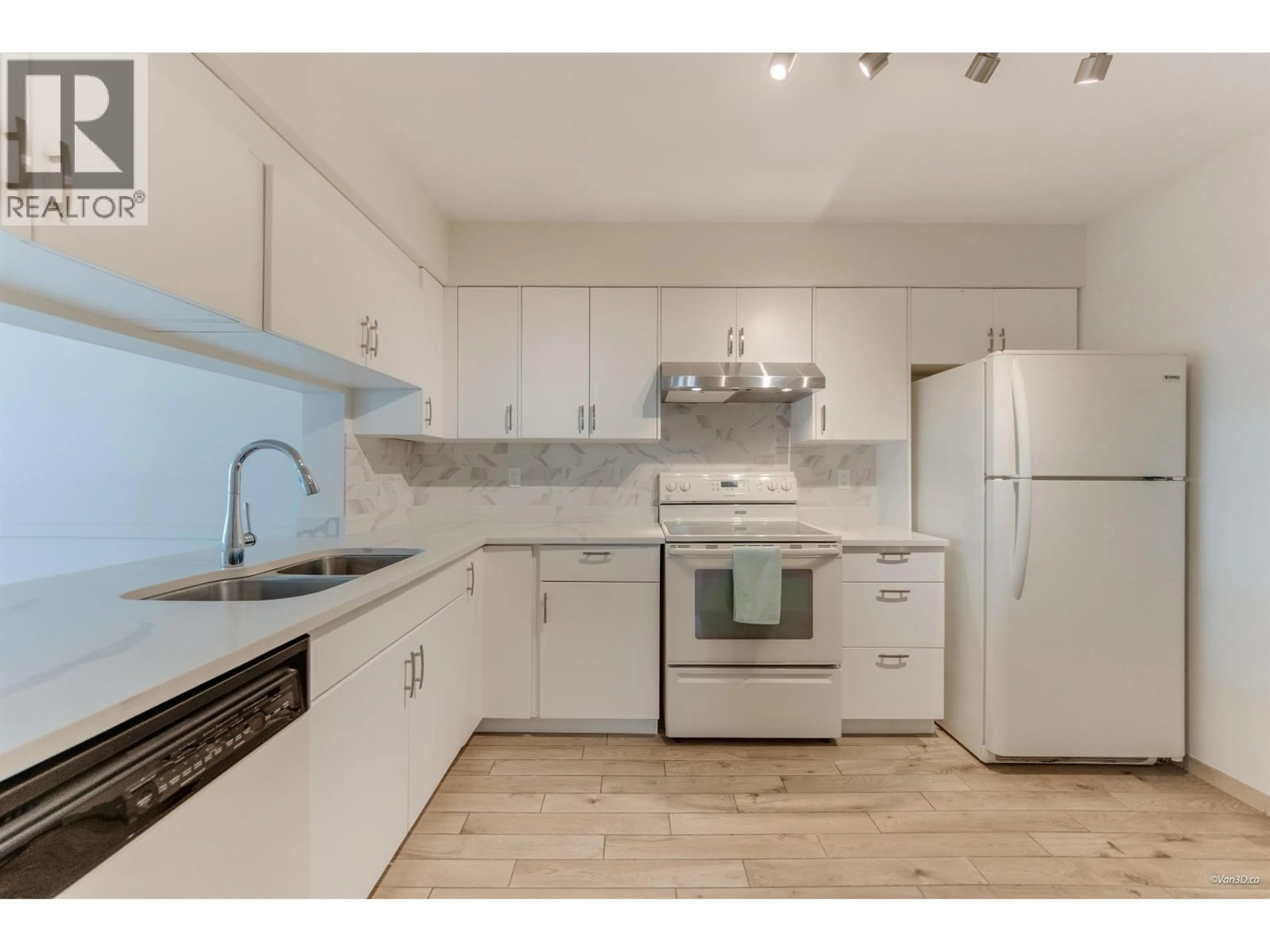 Standard kitchen, unknown for 305 - 6070 MCMURRAY AVENUE, Burnaby British Columbia V5H4J3