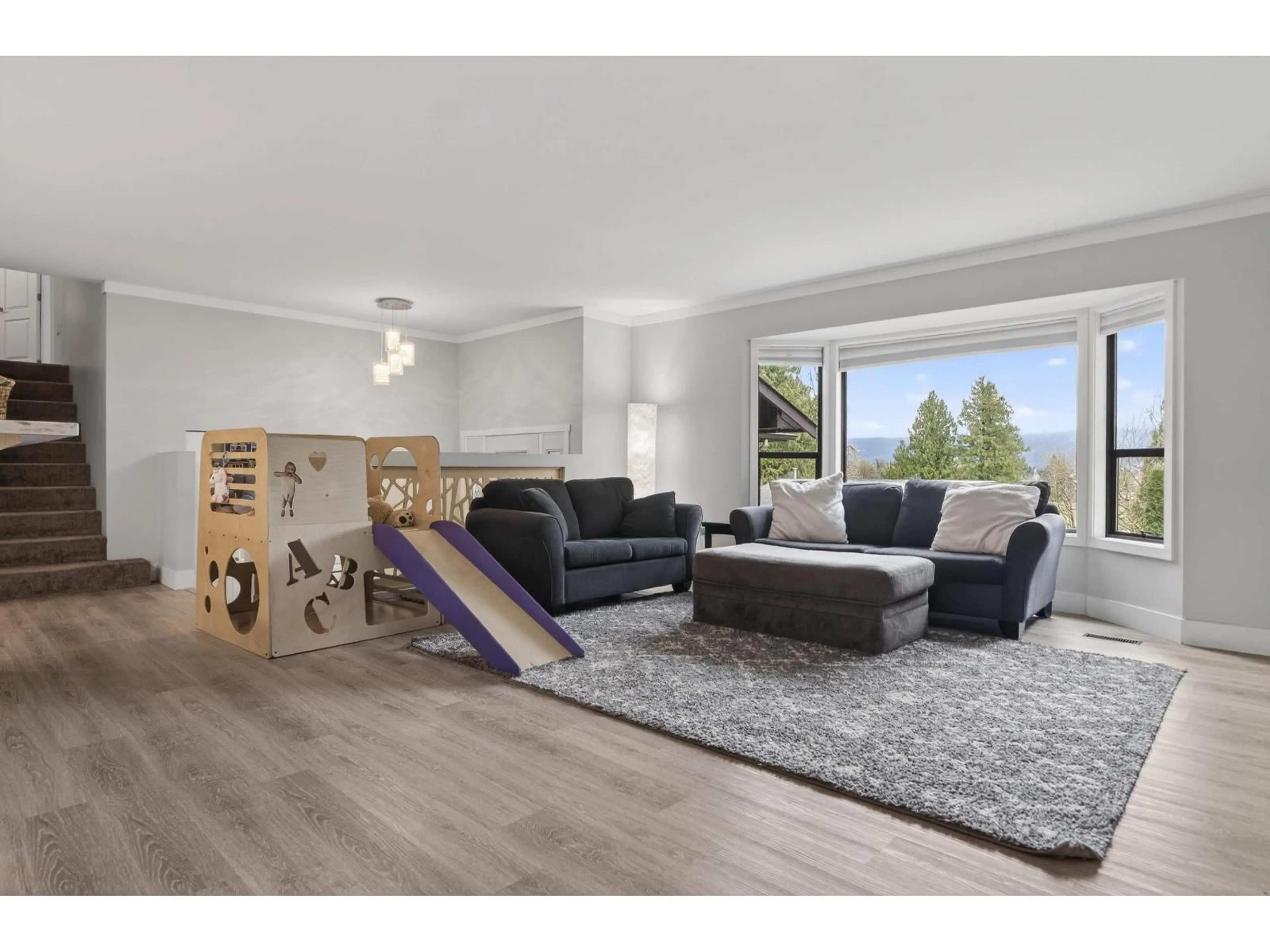 Living room with furniture, wood/laminate floor for 10055 KENSWOOD DRIVE, Chilliwack British Columbia V2P7N6
