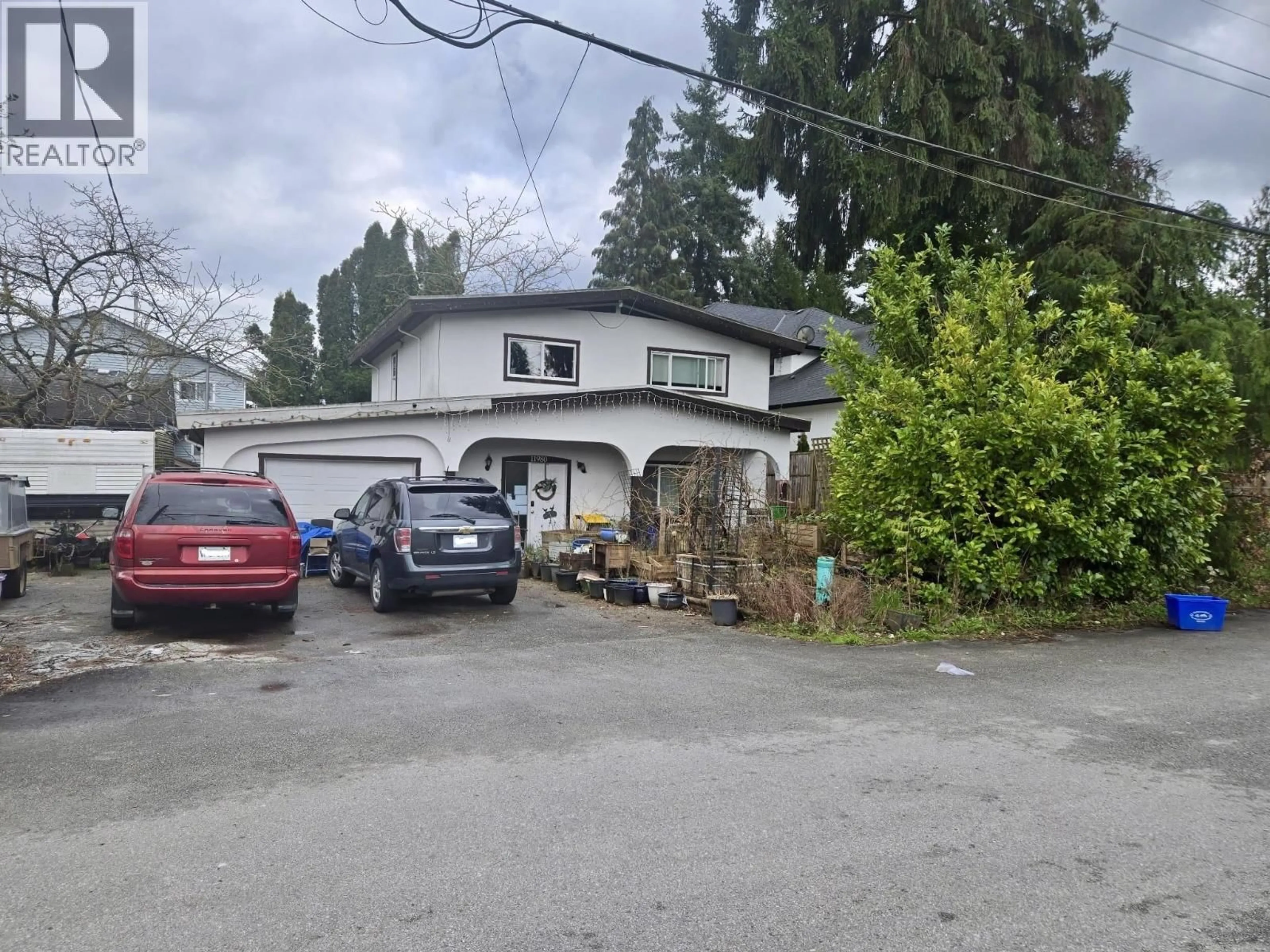 A pic from outside/outdoor area/front of a property/back of a property/a pic from drone, street for 11980 GLENHURST STREET, Maple Ridge British Columbia V2X6V6