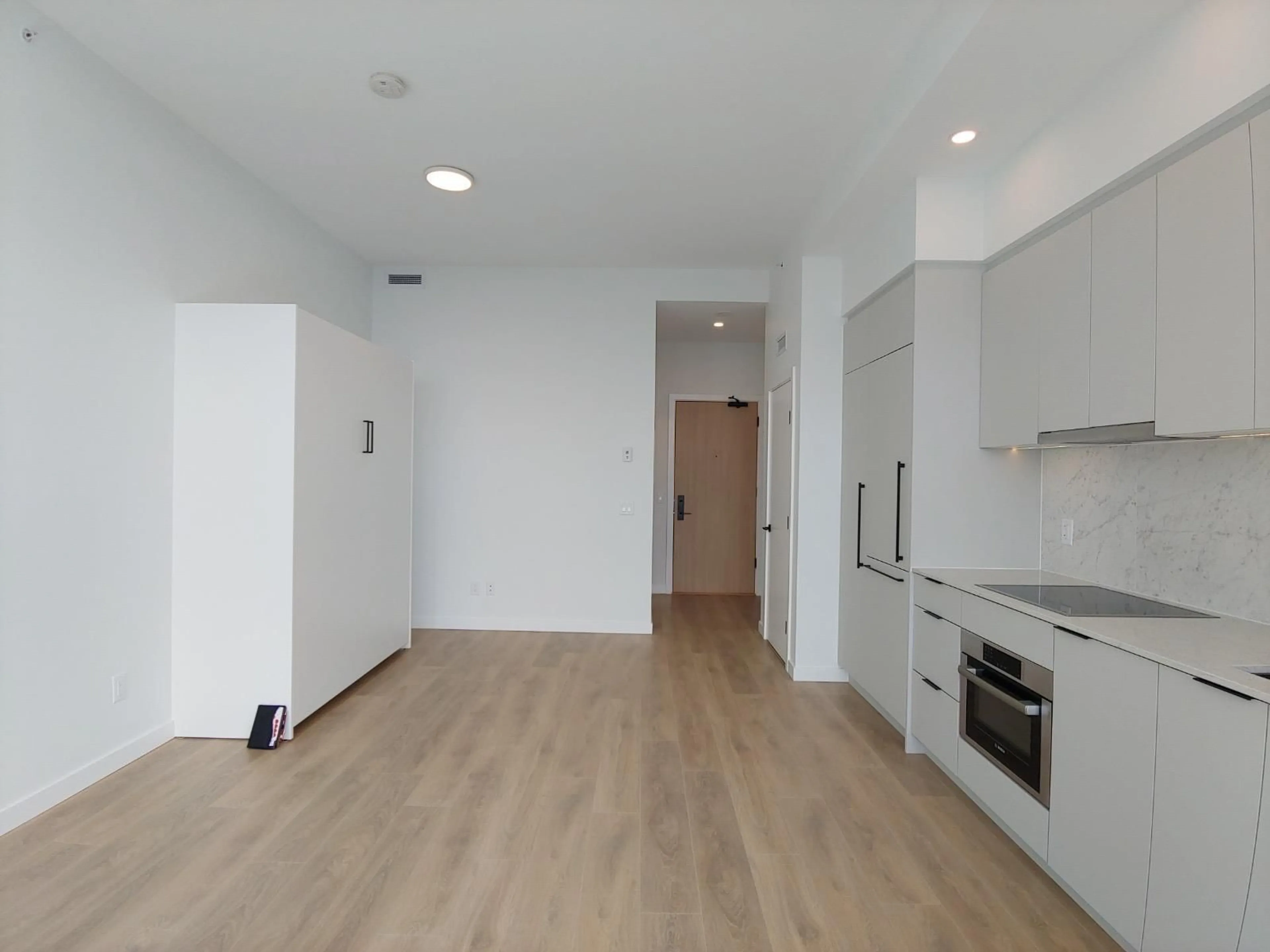 A pic of a room for 3009 - 13685 102 AVENUE, Surrey British Columbia V3T1N7