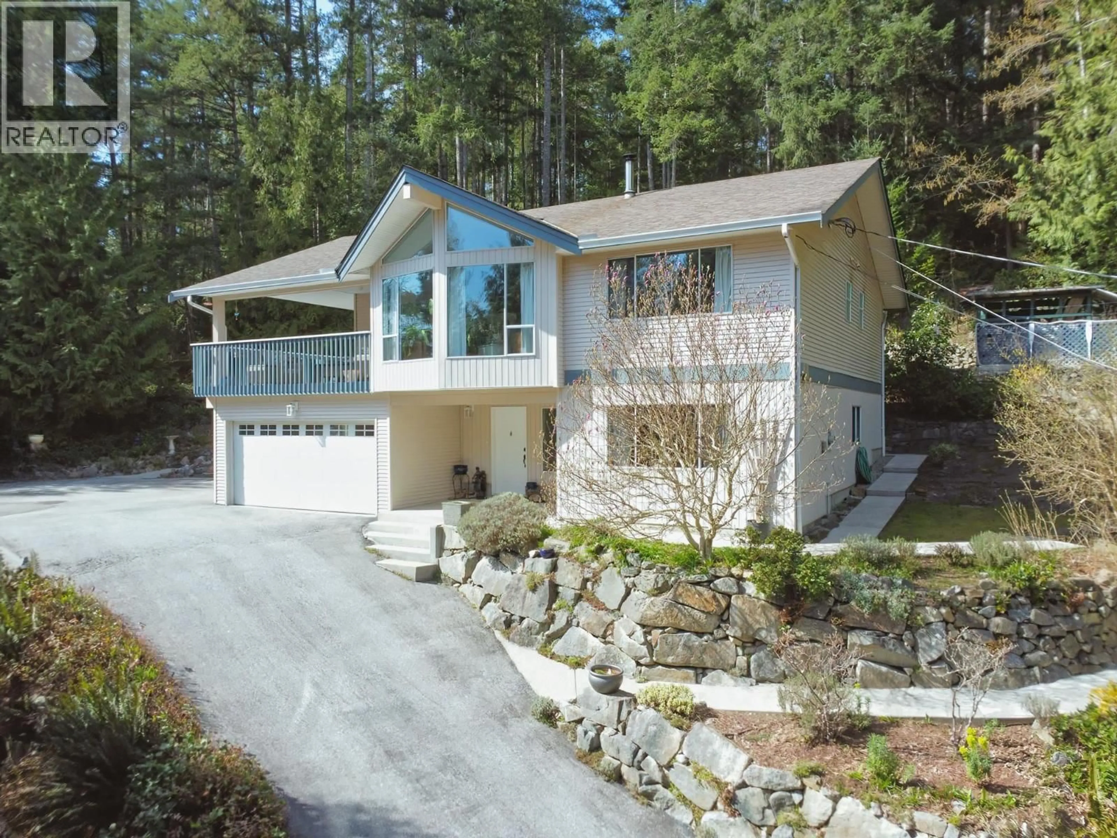 Home with vinyl exterior material, street for 5549 SANS SOUCI ROAD, Halfmoon Bay British Columbia V7Z1B6