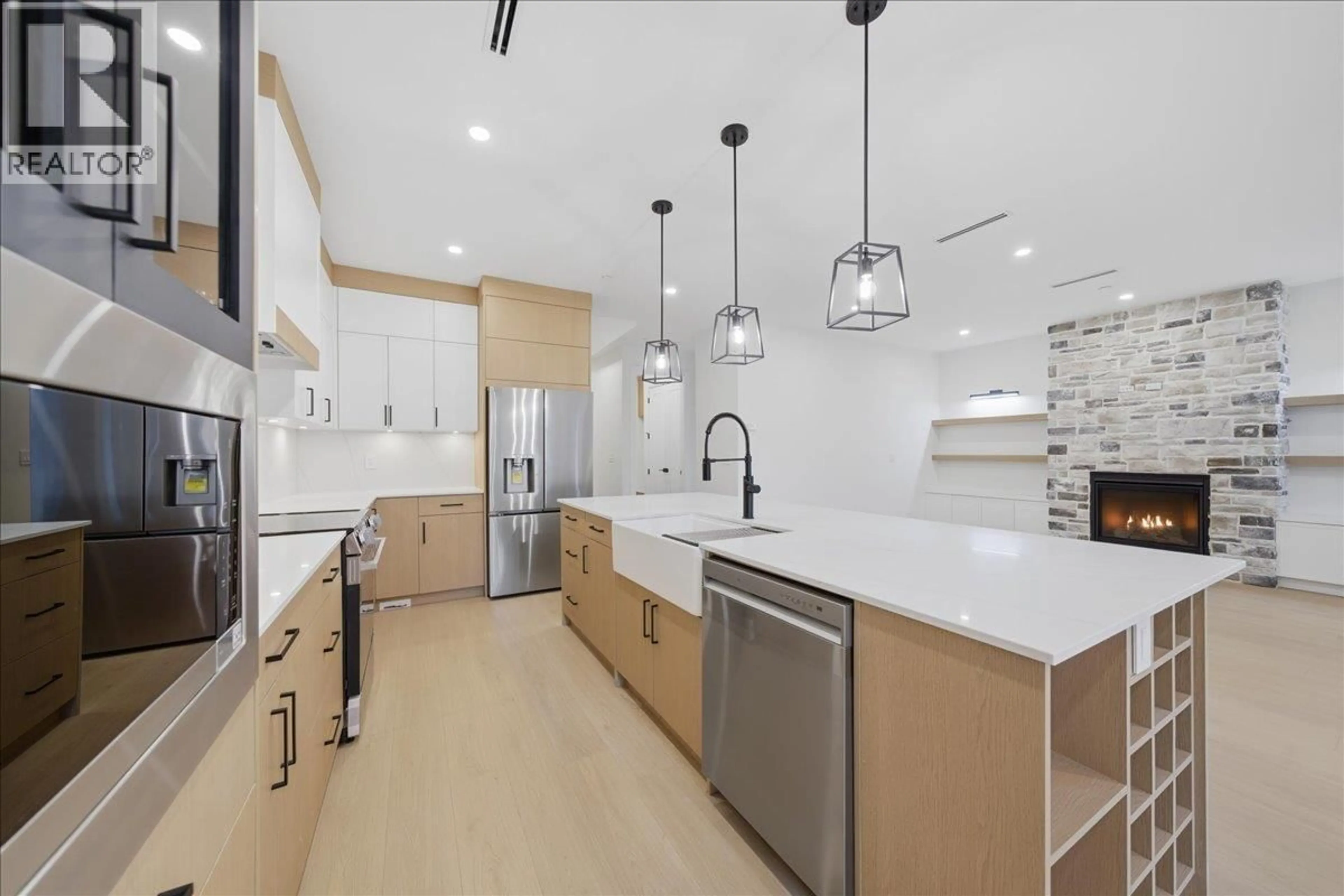 Contemporary kitchen, ceramic/tile floor for 1 - 12050 YORK STREET, Maple Ridge British Columbia V2X5R9