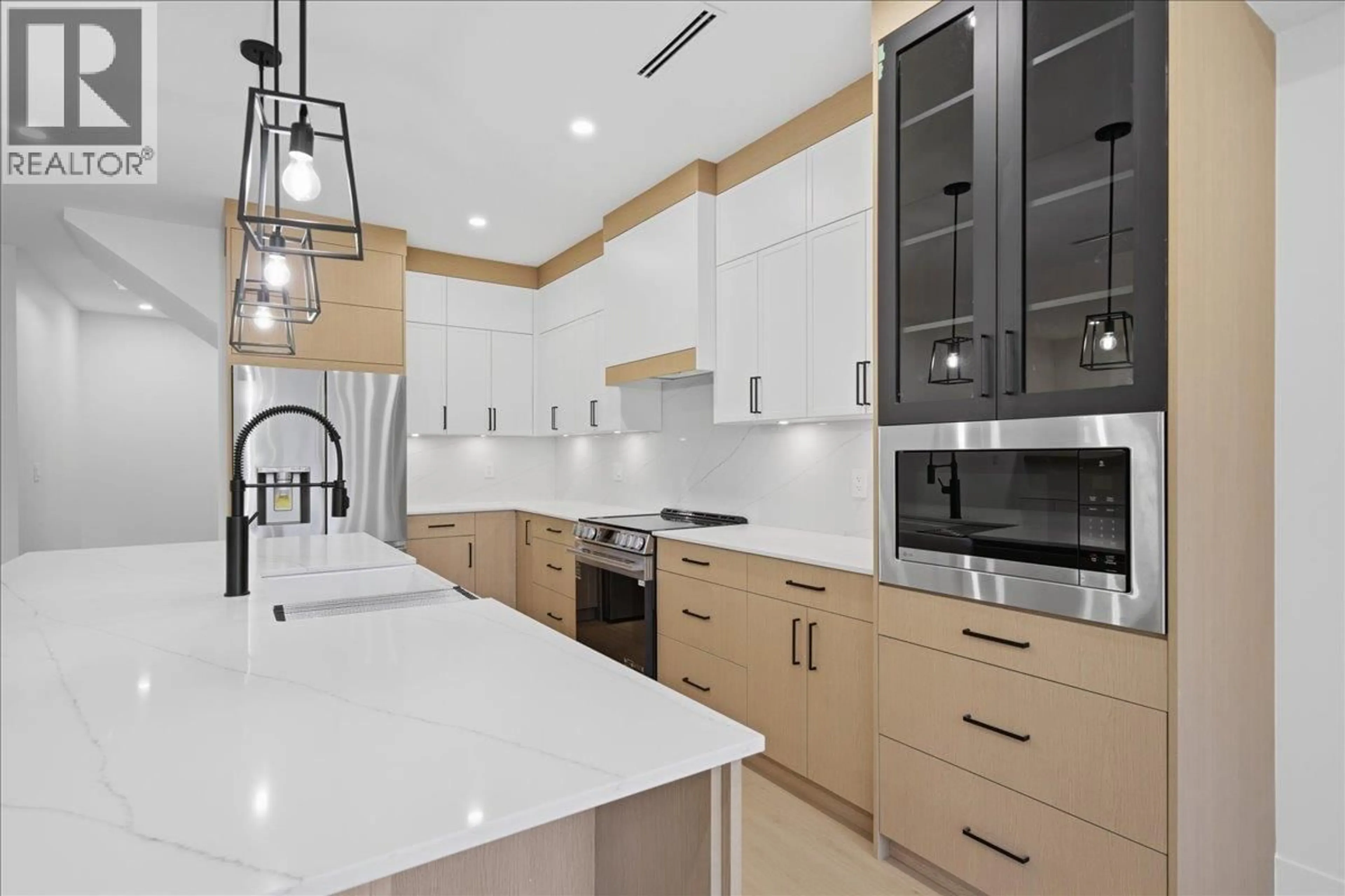 Contemporary kitchen, ceramic/tile floor for 2 - 10250 YORK STREET, Maple Ridge British Columbia V2X5R9