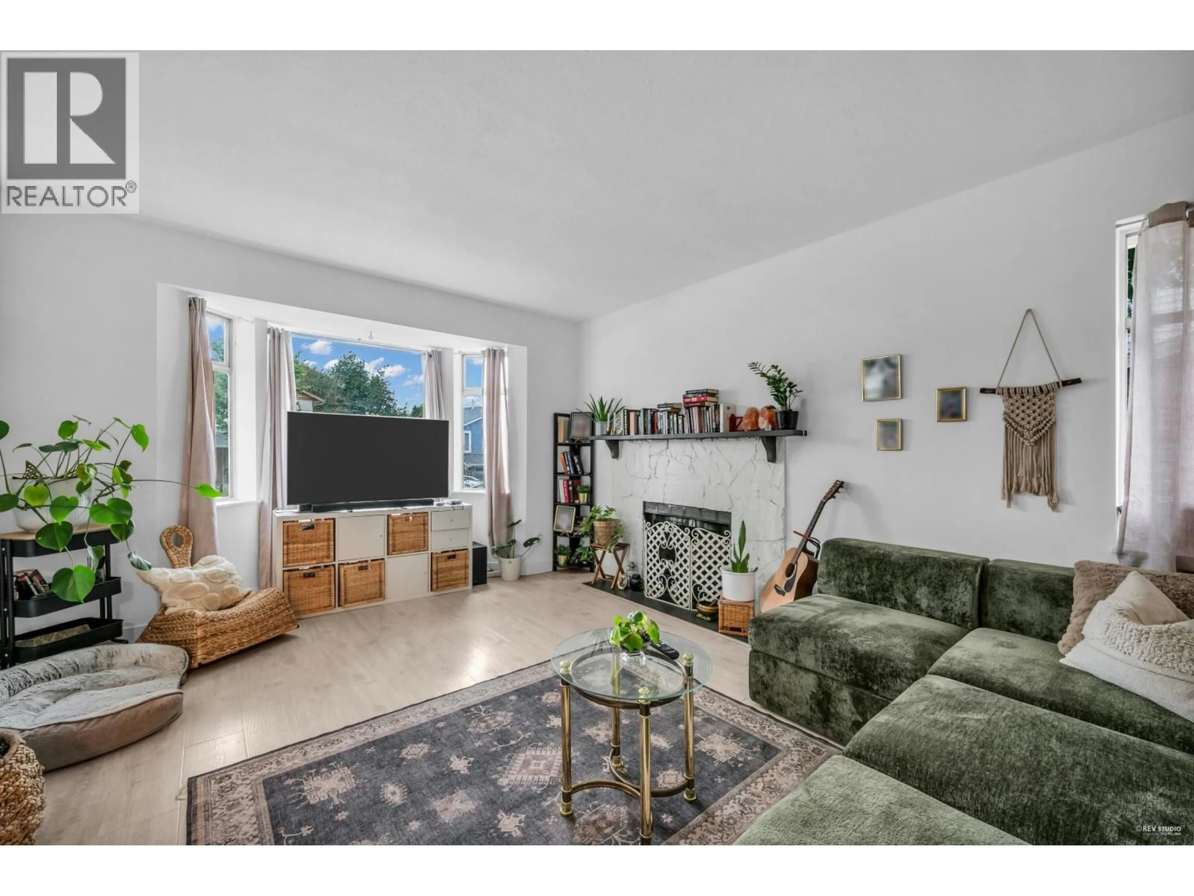 Living room with furniture, unknown for 22641 KENDRICK LOOP, Maple Ridge British Columbia V2X8Y9