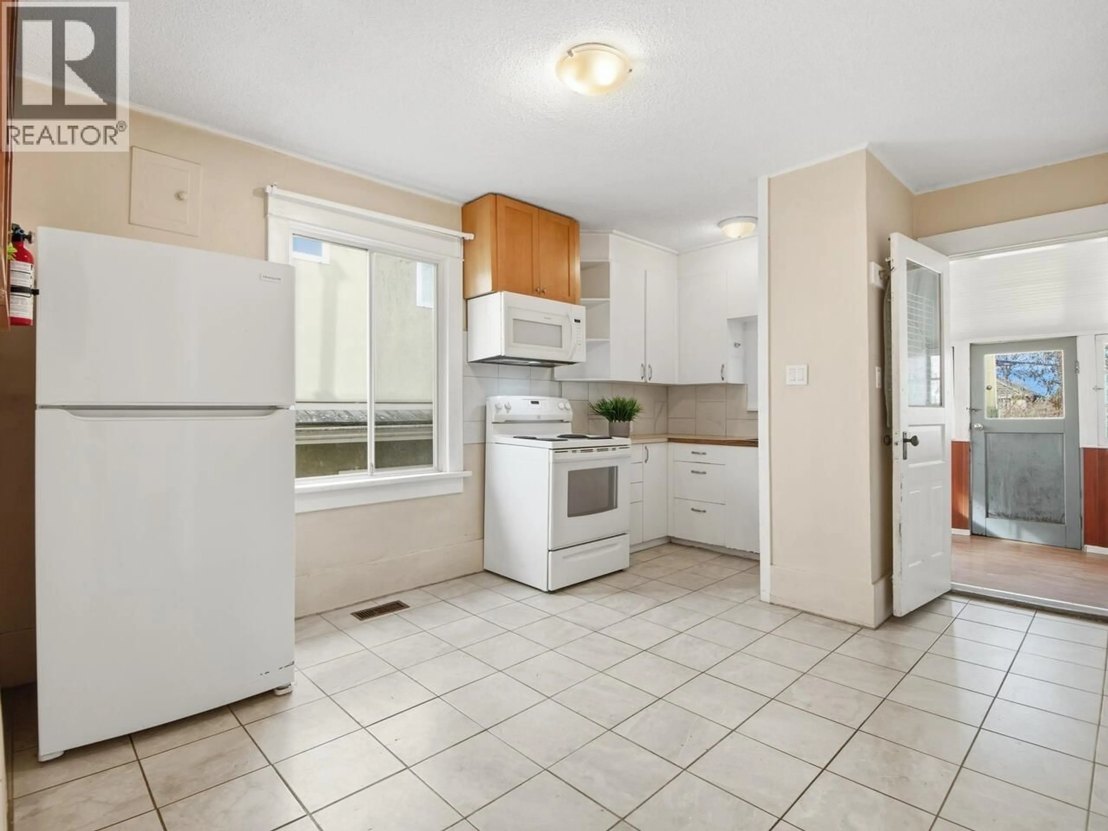Standard kitchen, ceramic/tile floor for 2437 E 22ND AVENUE, Vancouver British Columbia V5M2X4