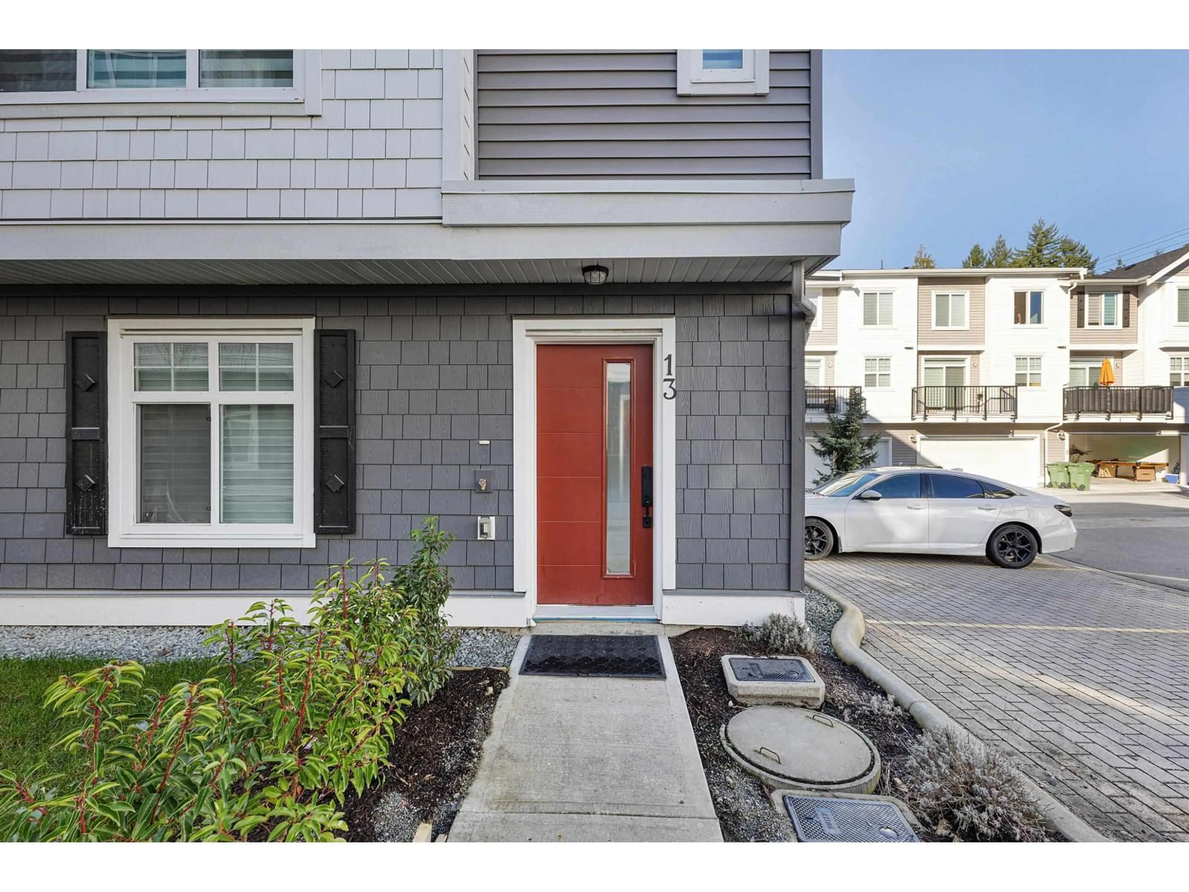 Indoor entryway for 13 - 2033 MCKENZIE ROAD, Abbotsford British Columbia V2S3Z6