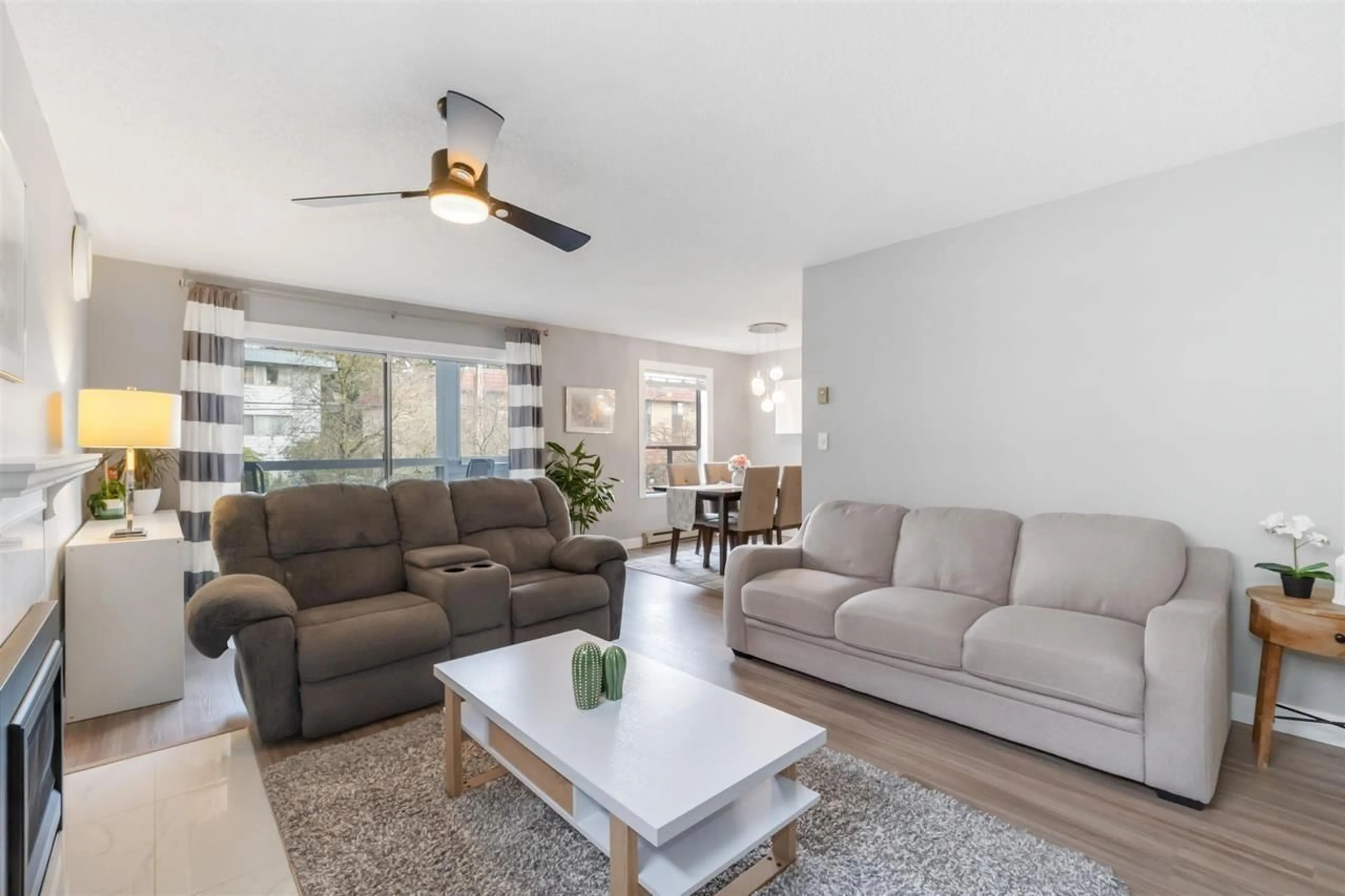 Living room with furniture, unknown for 205 - 1473 BLACKWOOD STREET, White Rock British Columbia V4B3V6