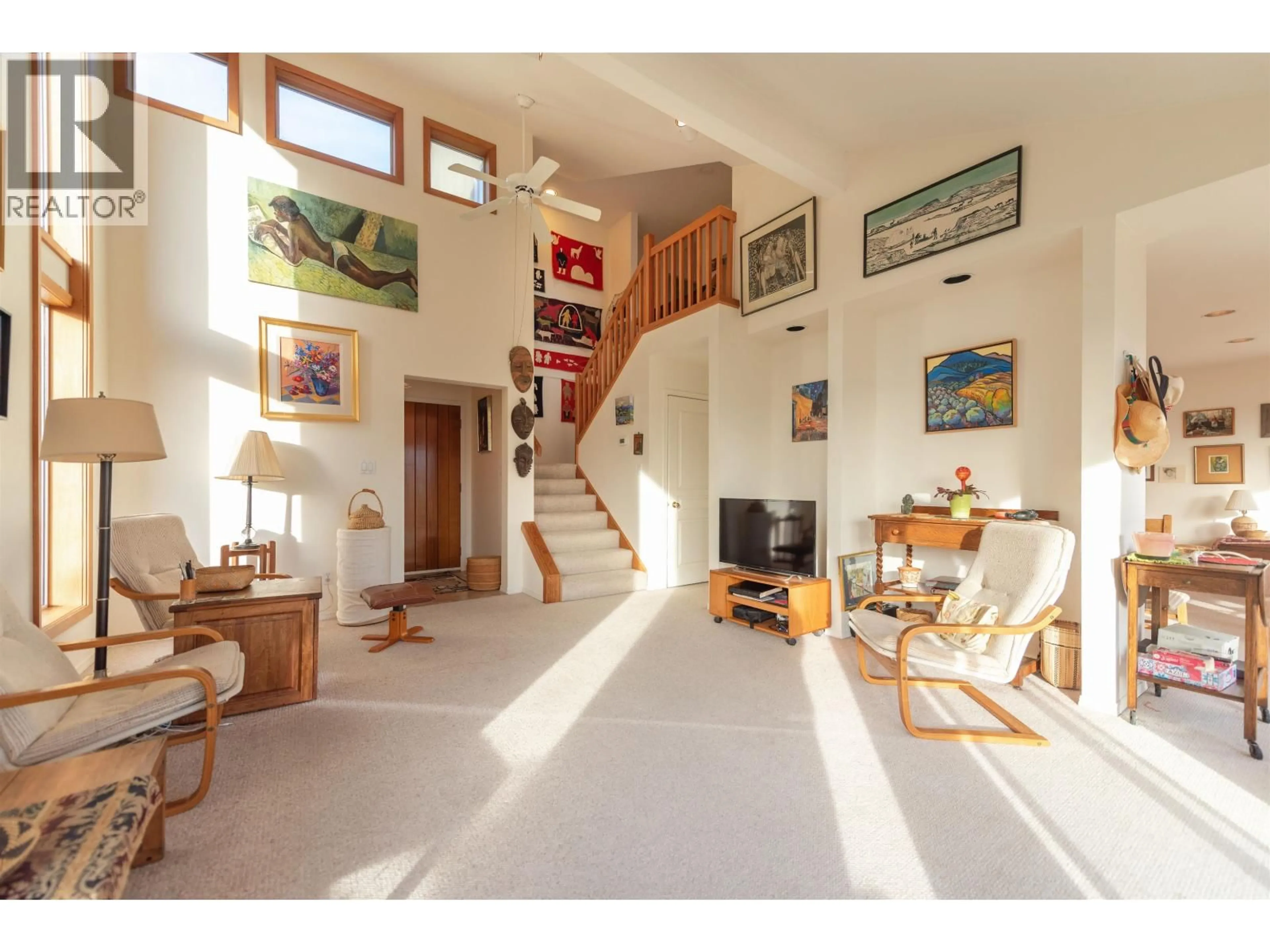 Indoor foyer for 476 ABBS ROAD, Gibsons British Columbia V0N1V8