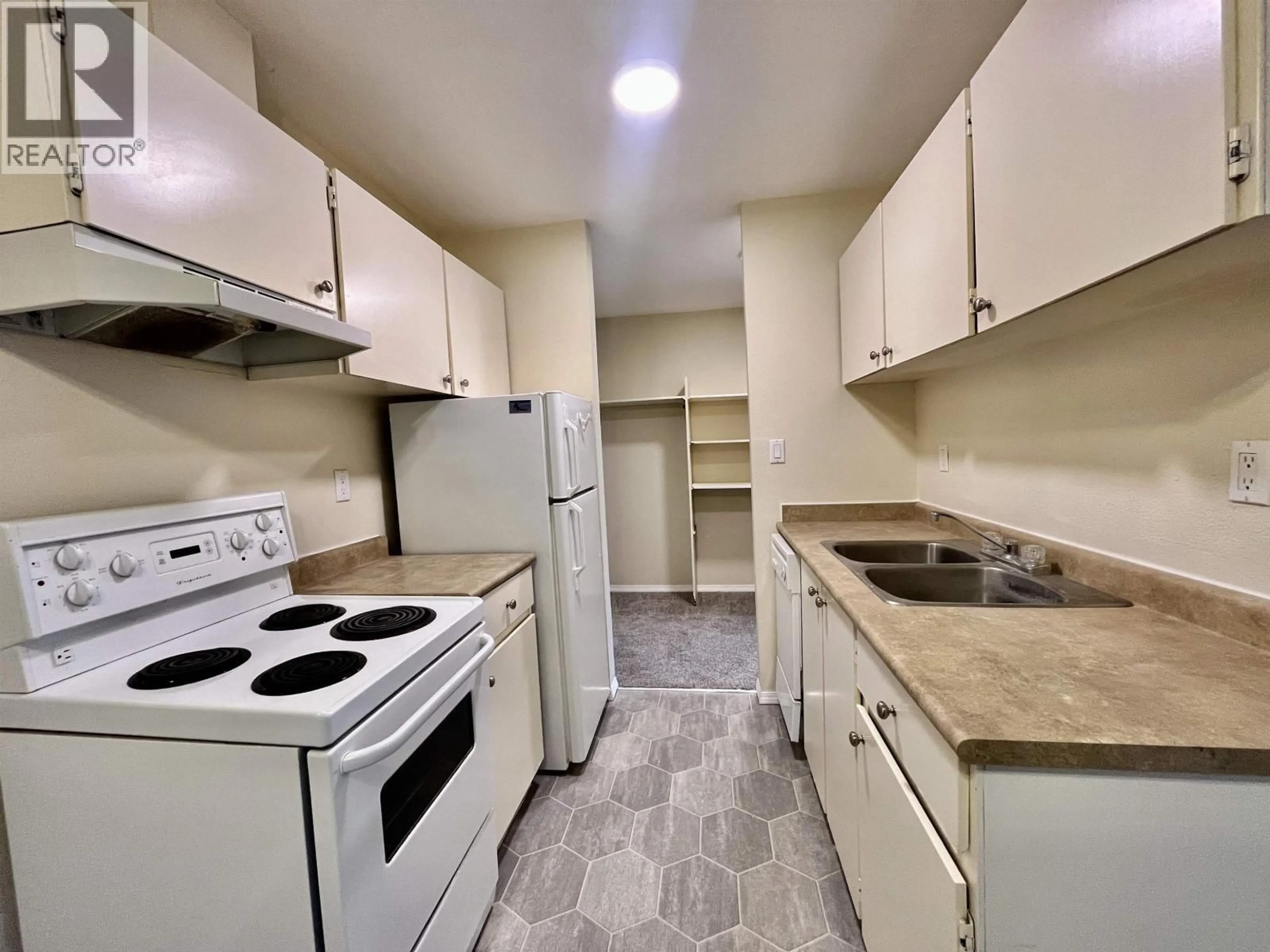 Standard kitchen, unknown for 103 - 282 BROADWAY AVENUE, Williams Lake British Columbia V2G4J8