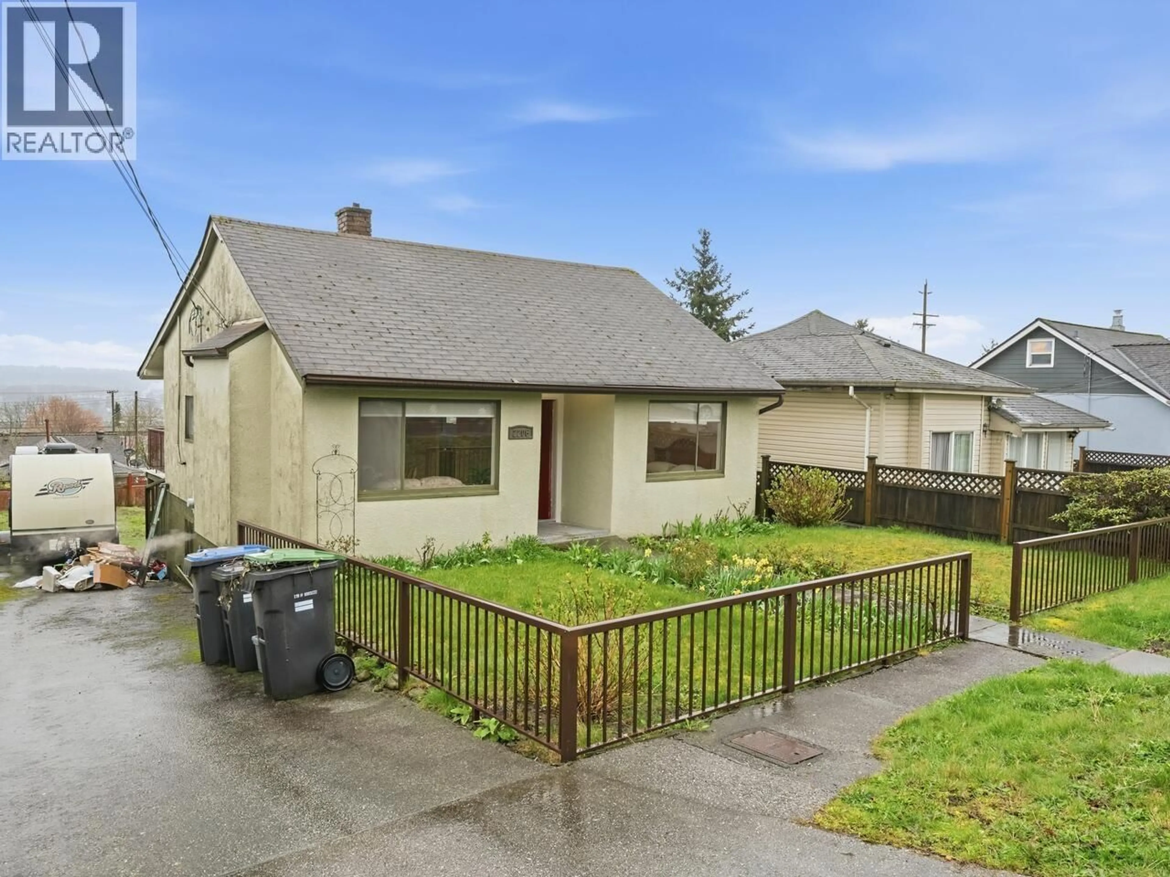 A pic from outside/outdoor area/front of a property/back of a property/a pic from drone, street for 2206 EIGHTH AVENUE, New Westminster British Columbia V3M2V1