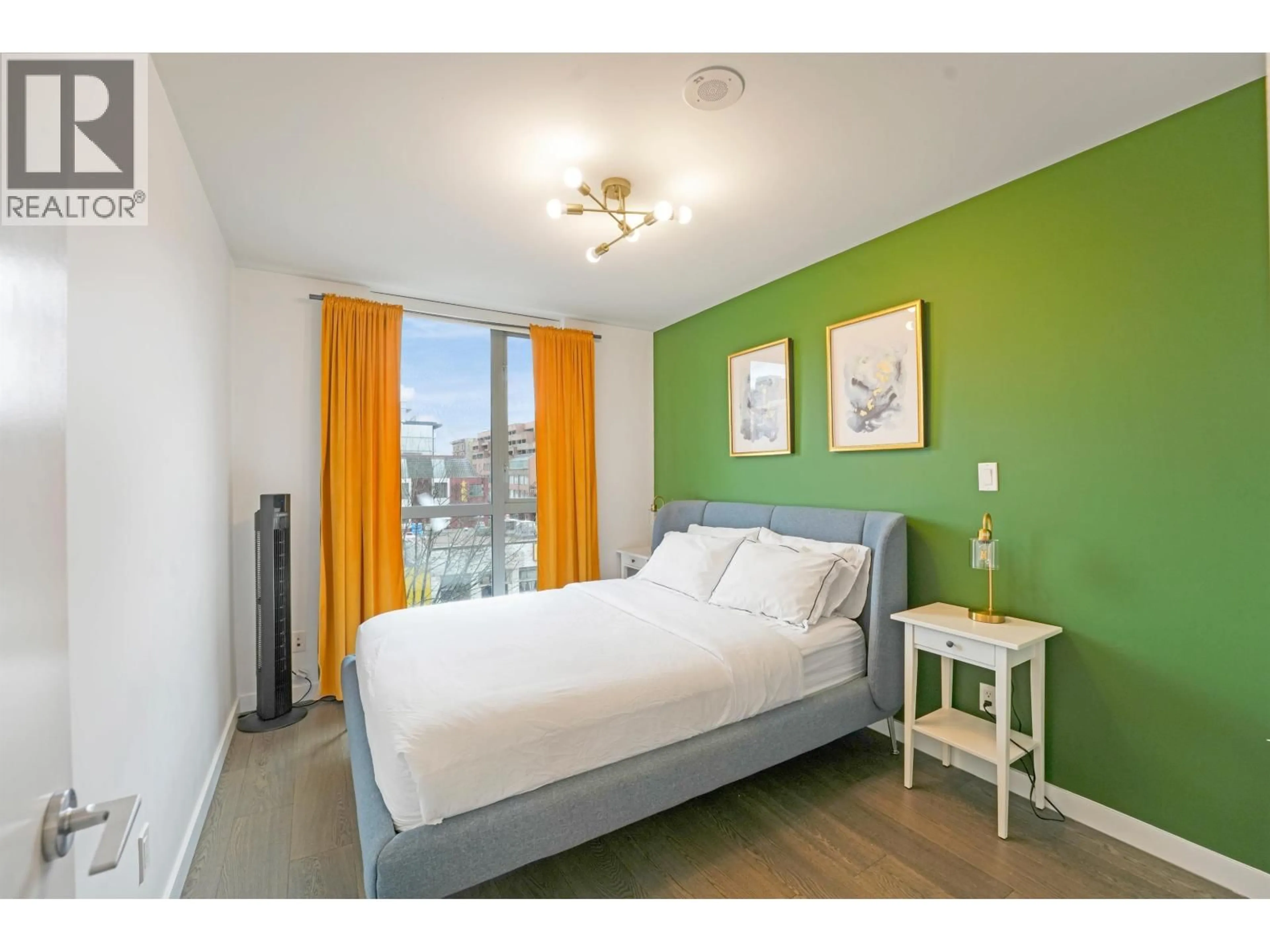 Bedroom with bed, wood/laminate floor for 608 - 189 KEEFER STREET, Vancouver British Columbia V6A0C8