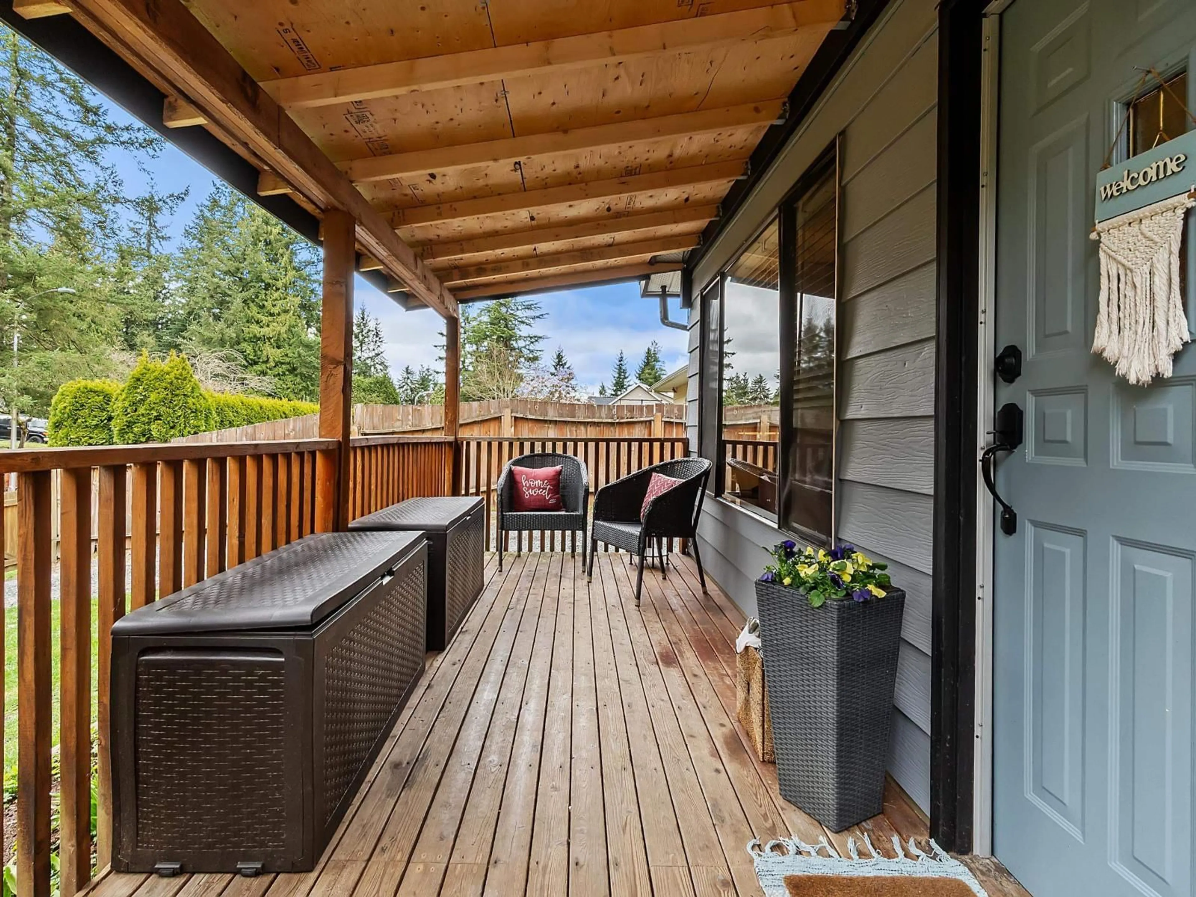Patio, unknown for 4552 200A STREET, Langley British Columbia V3A6J7