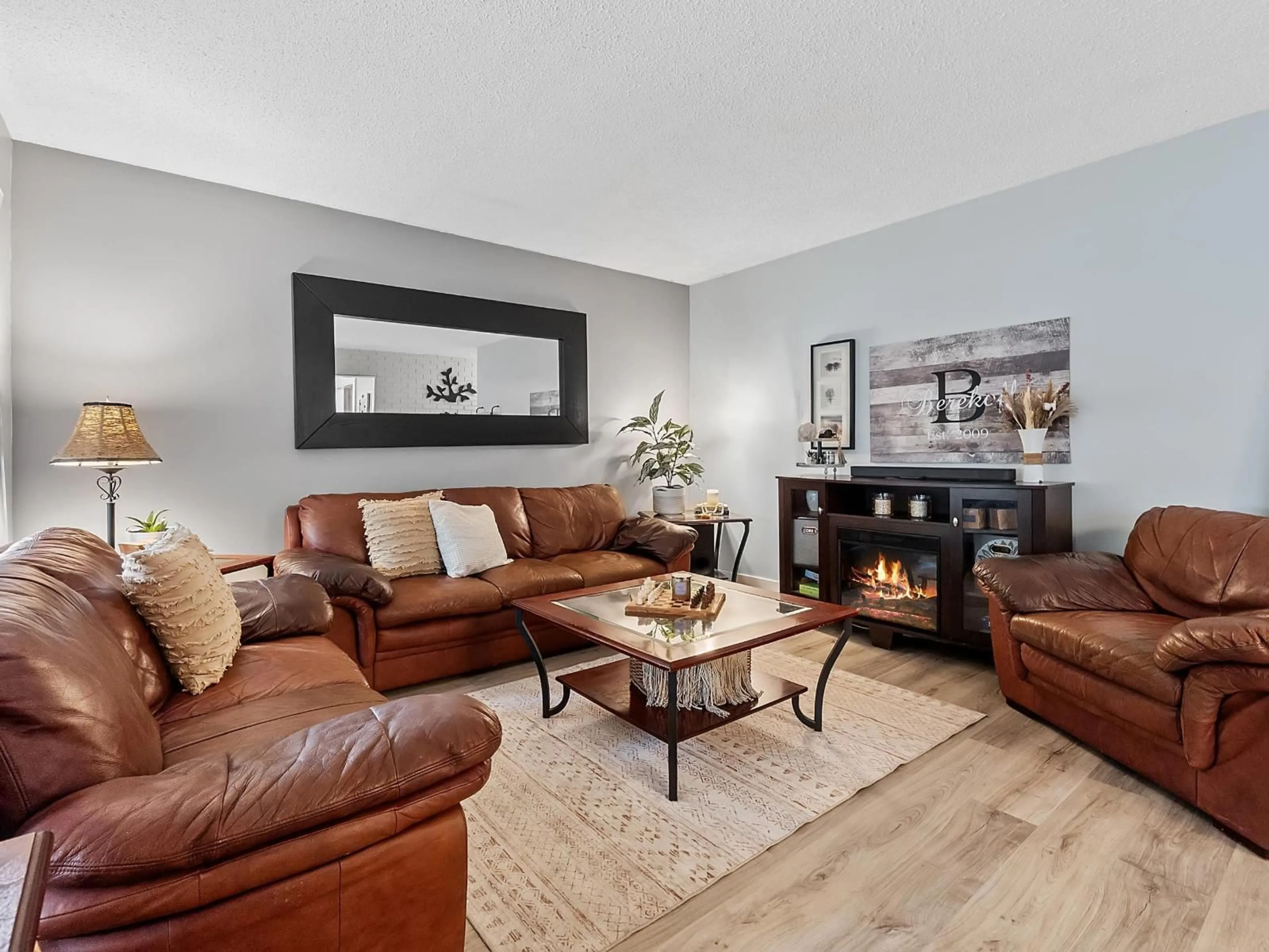 Living room with furniture, unknown for 4552 200A STREET, Langley British Columbia V3A6J7