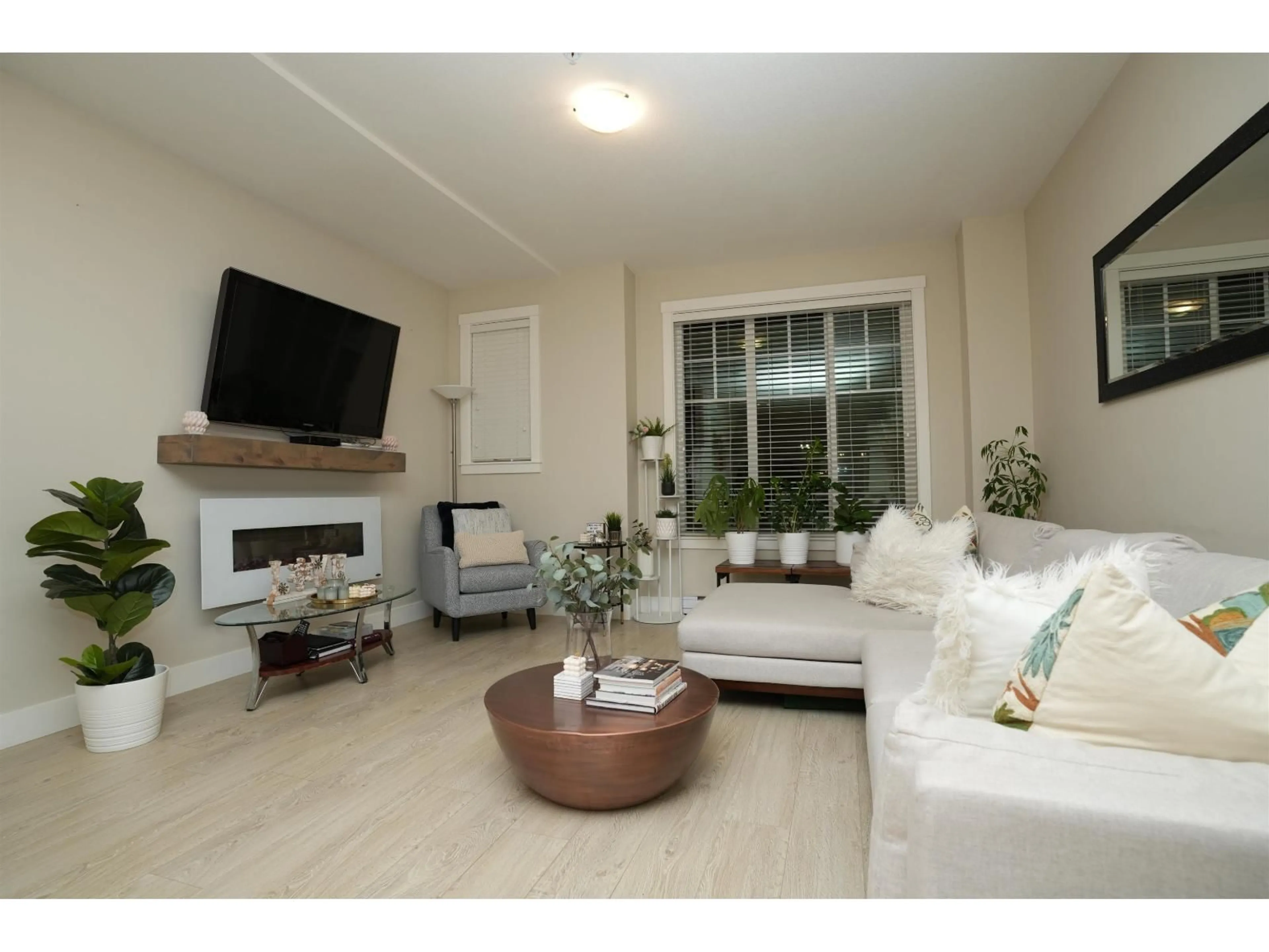 Living room with furniture, unknown for 34 - 20498 82 AVENUE, Langley British Columbia V2Y0V1