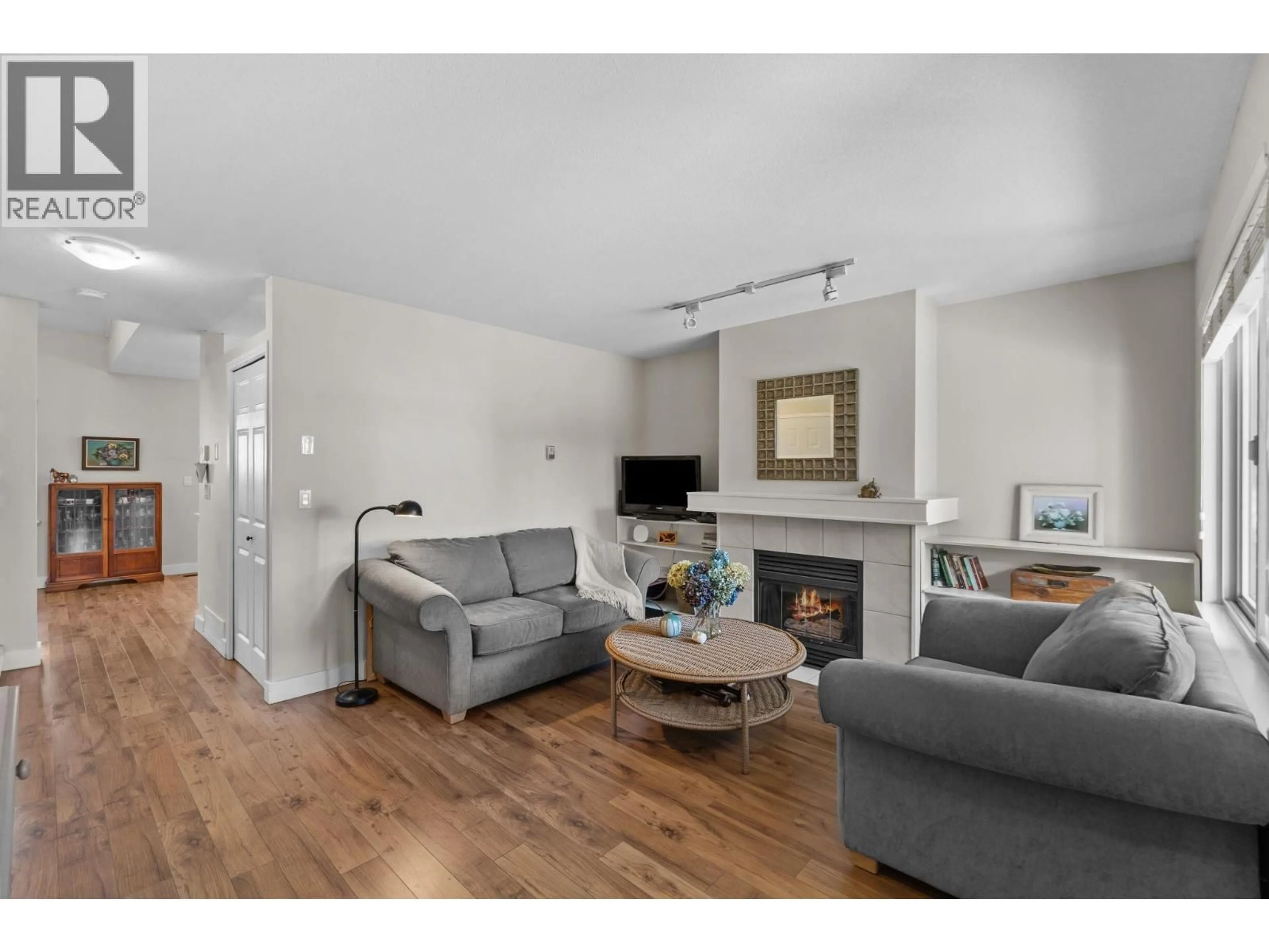 Living room with furniture, wood/laminate floor for 12 - 11860 210 STREET, Maple Ridge British Columbia V2X8A3