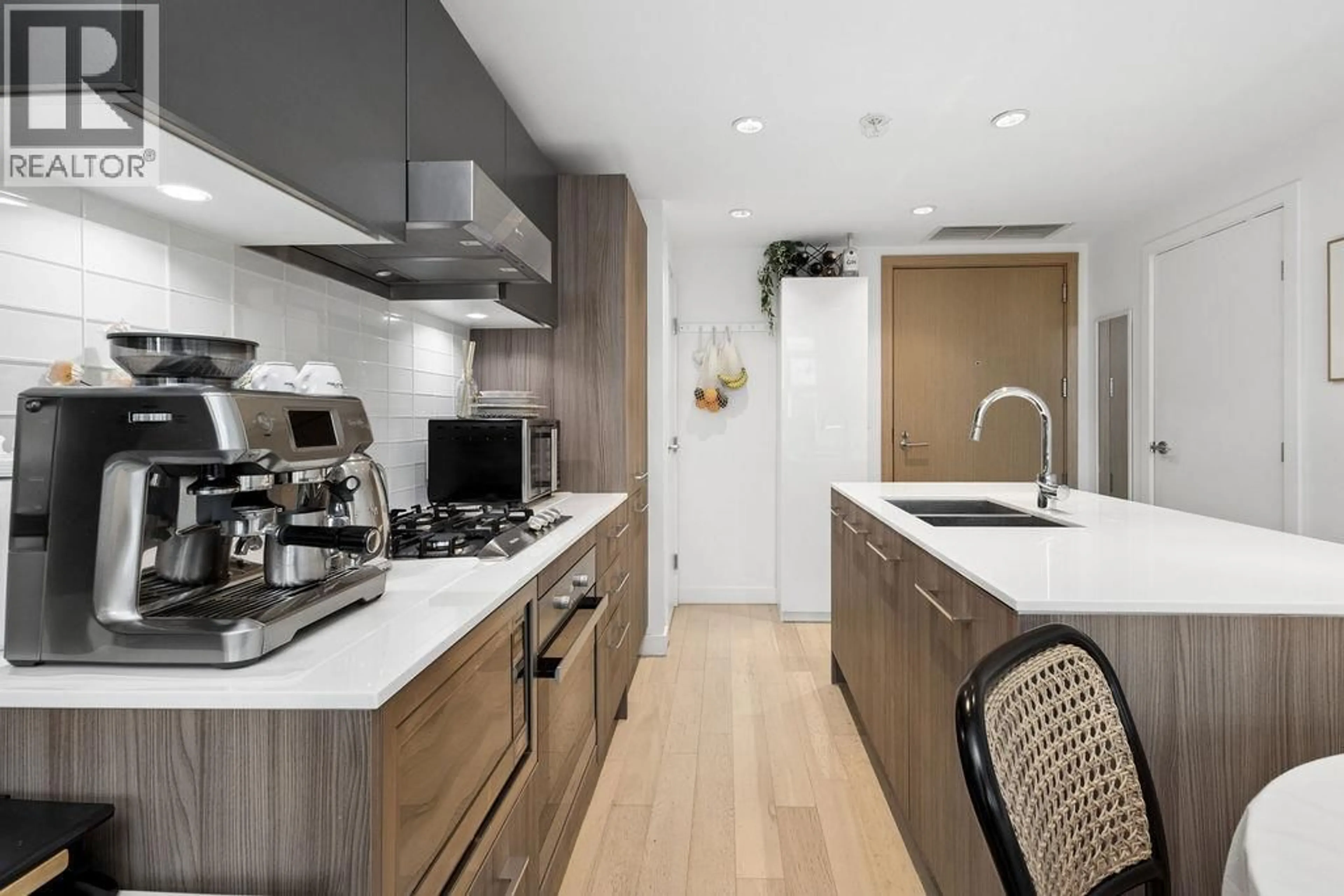 Contemporary kitchen, unknown for 328 - 2220 KINGSWAY STREET, Vancouver British Columbia V5N2T7
