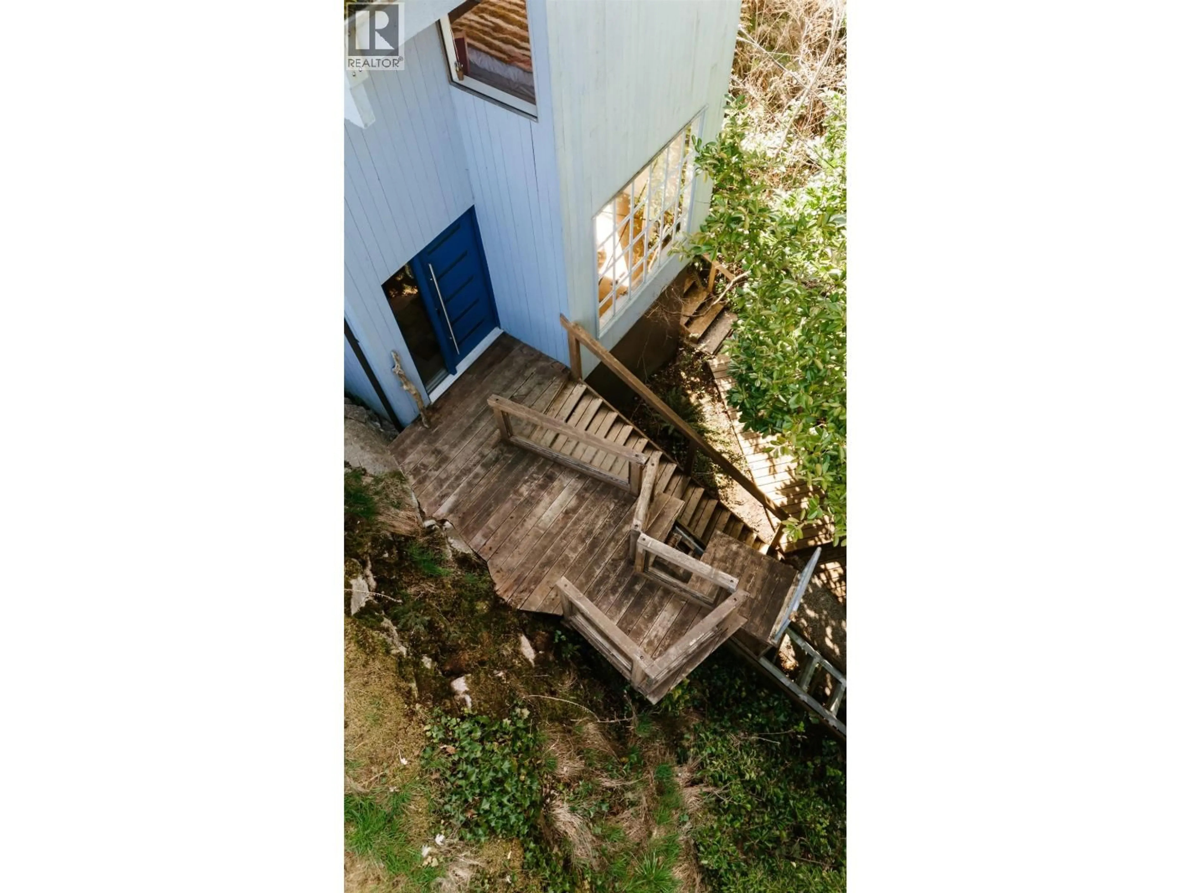 Stairs for 4477 STRATHCONA ROAD, North Vancouver British Columbia V7G1G7