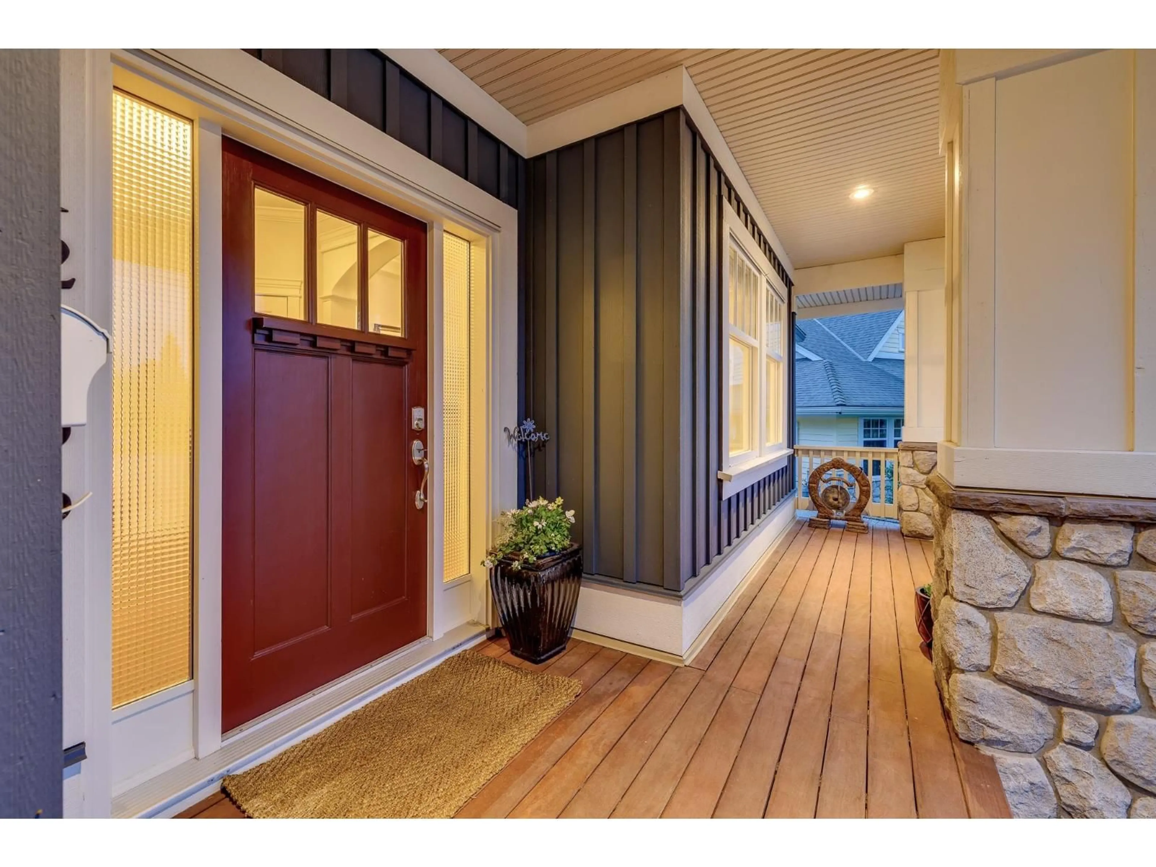 Indoor entryway for 12856 20A AVENUE, Surrey British Columbia V4A0A3