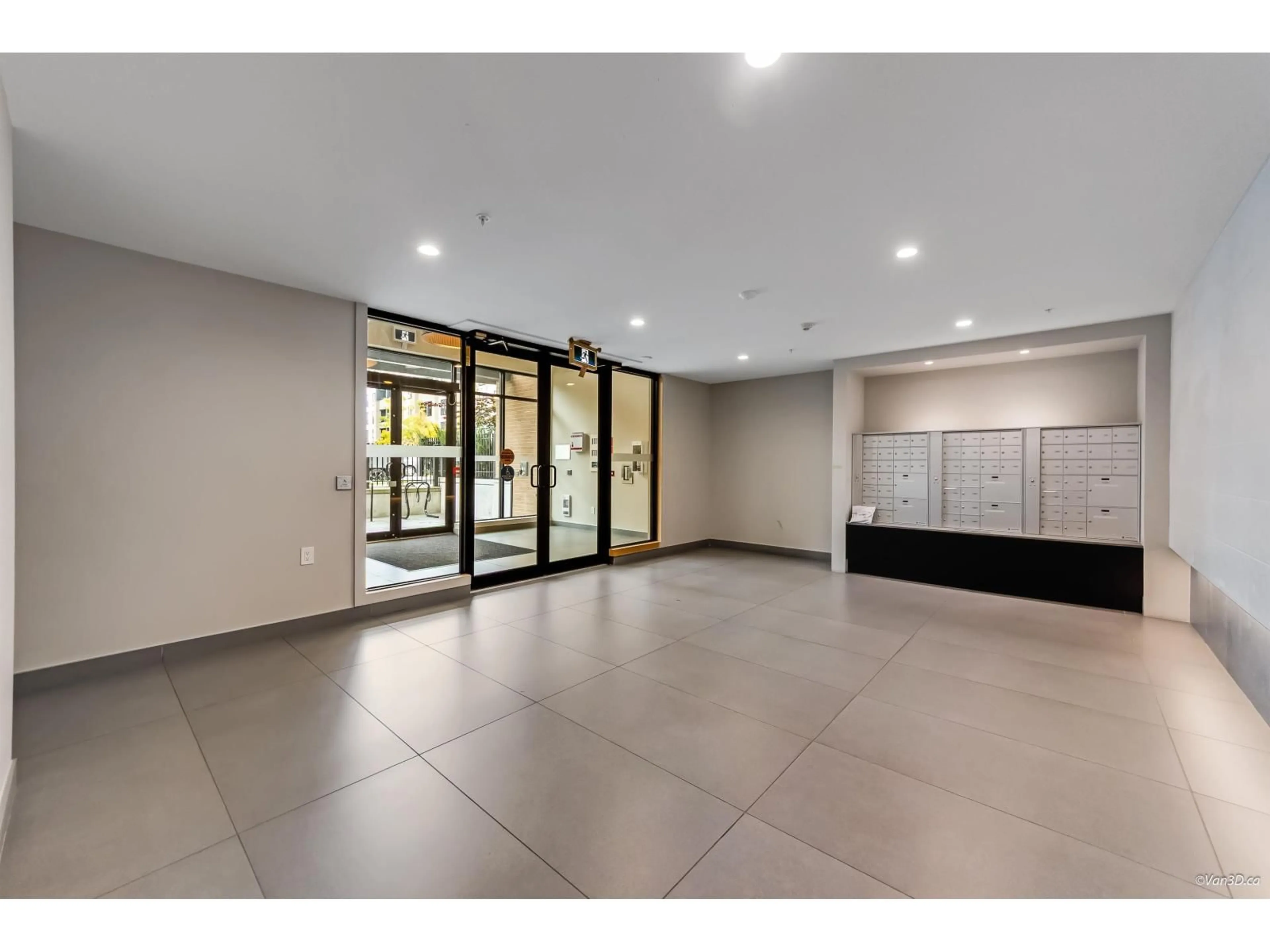 Indoor foyer for 606 - 20052 83A AVENUE, Langley British Columbia V2Y3P4