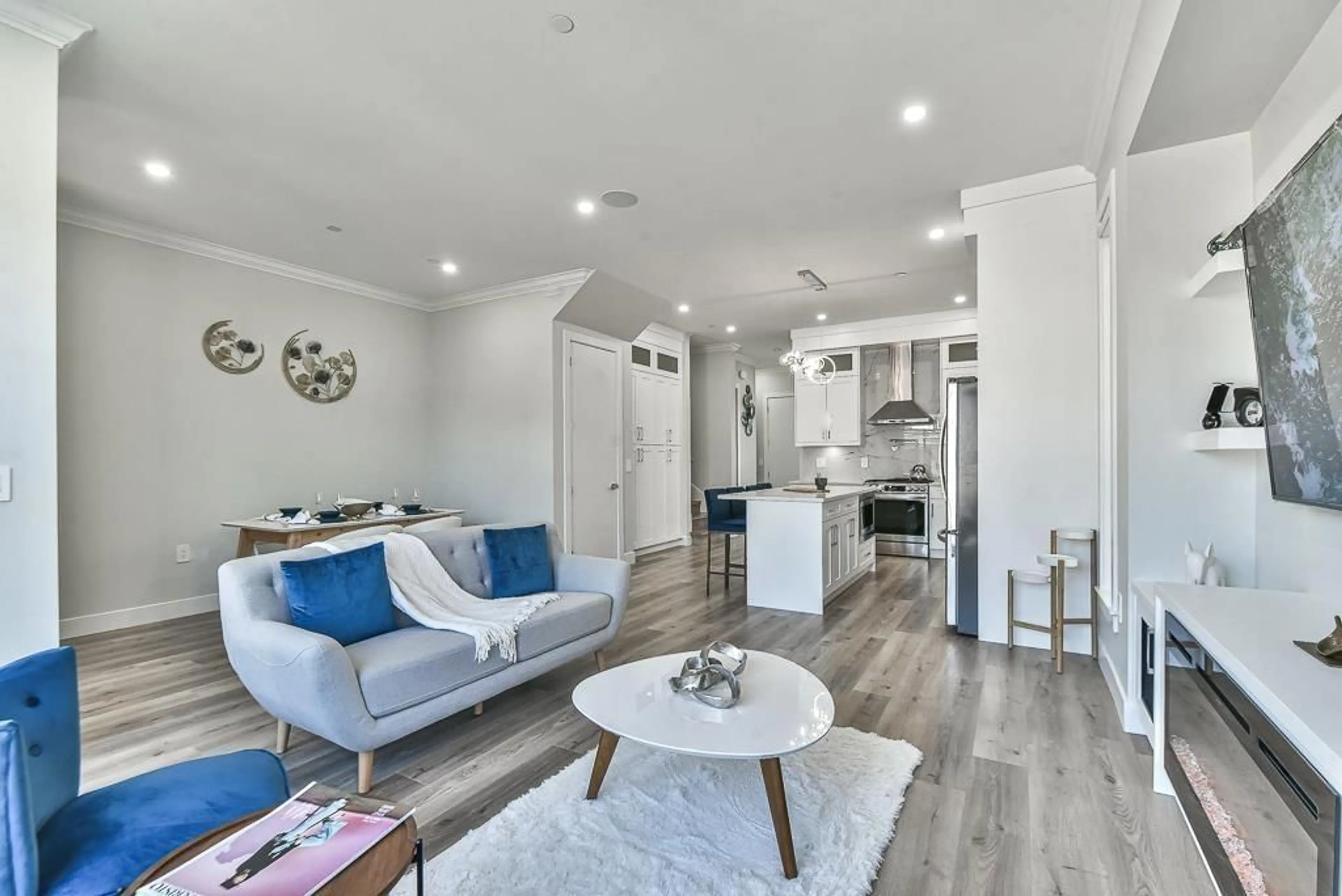 Living room with furniture, unknown for 19647 74 AVENUE, Langley British Columbia V2Y3R5