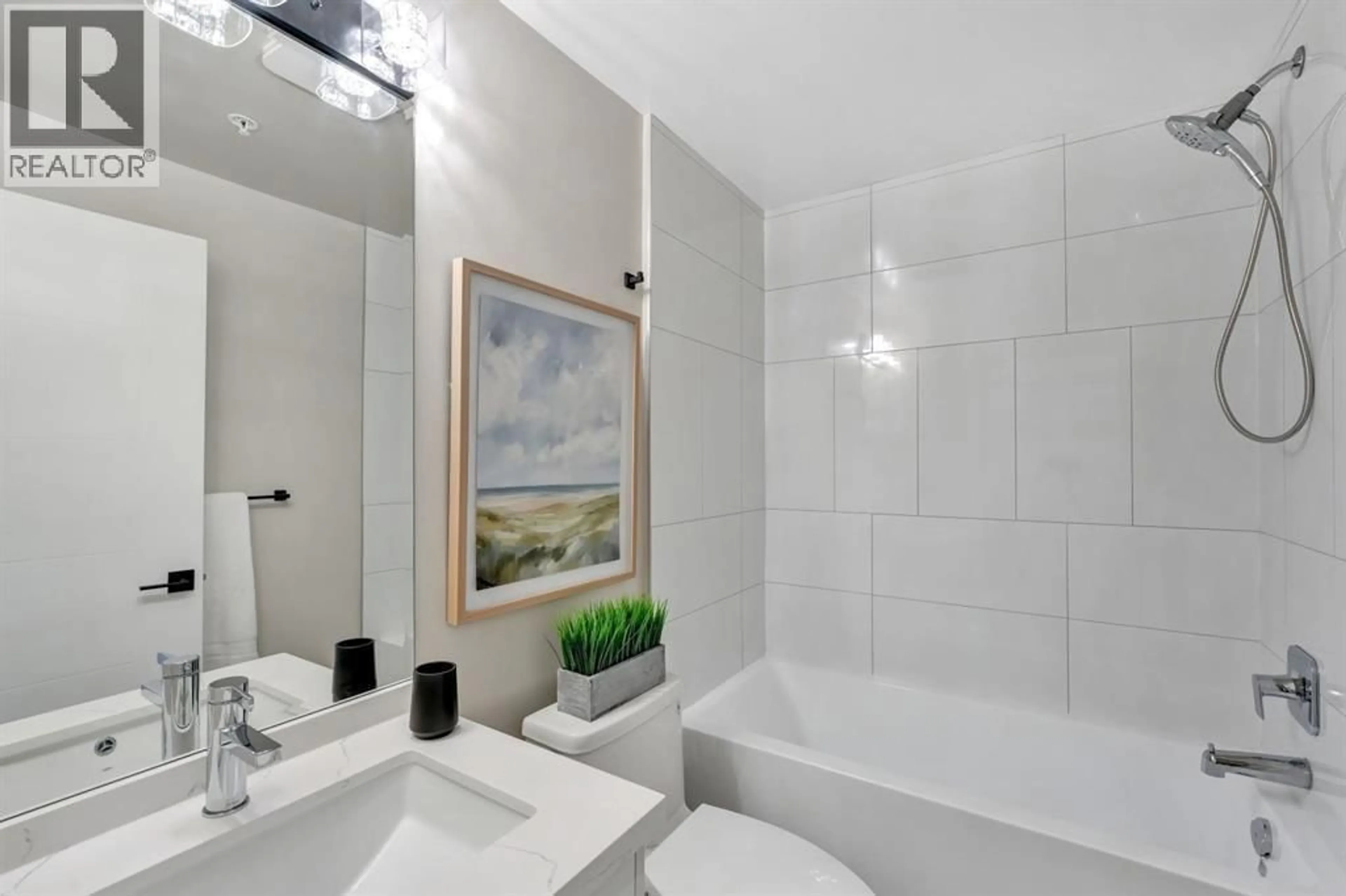 Contemporary bathroom, ceramic/tile floor for 328 - 12109 223 STREET, Maple Ridge British Columbia V2X5Y6