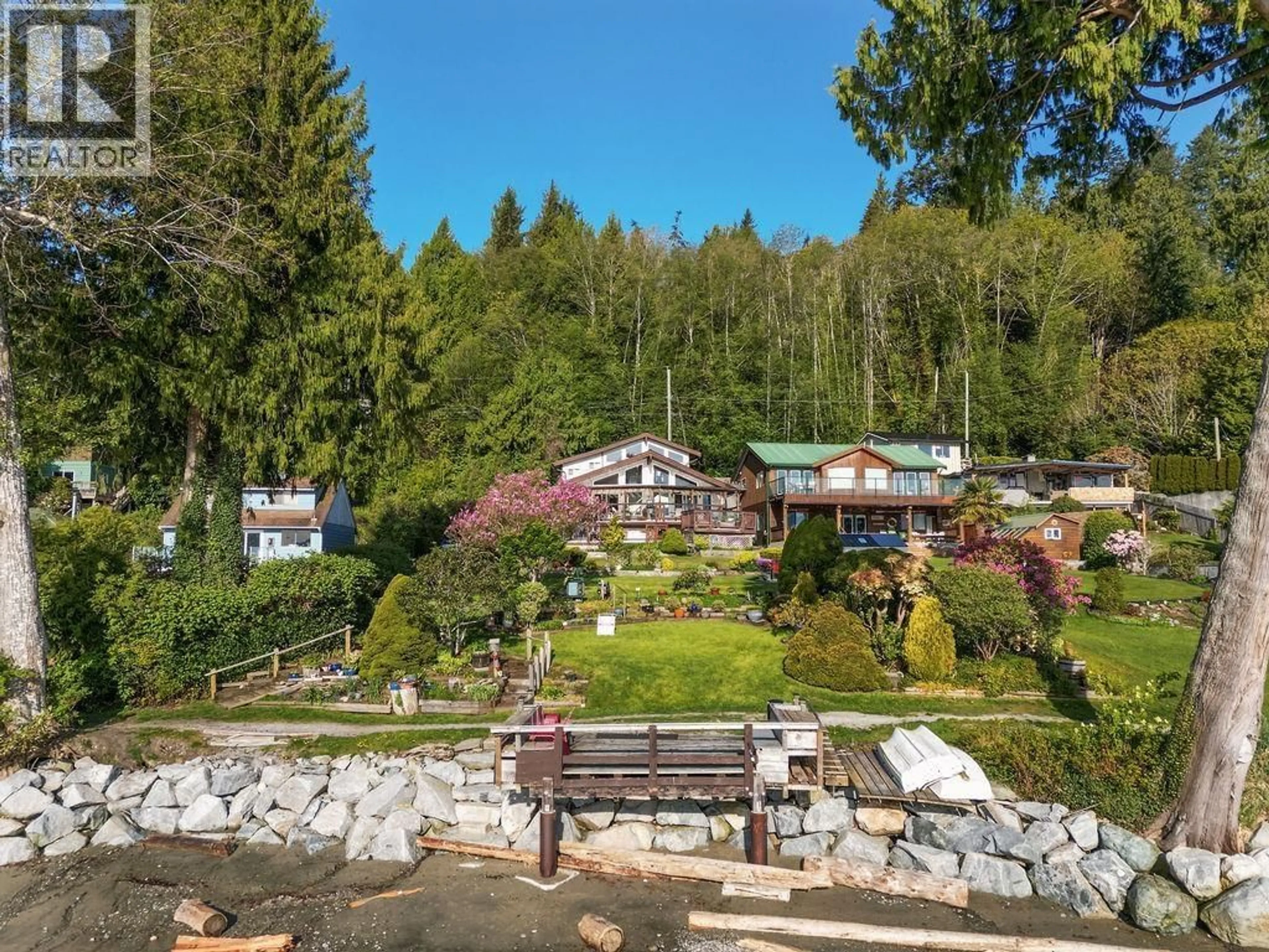 A pic from outside/outdoor area/front of a property/back of a property/a pic from drone, unknown for 1162 POINT ROAD, Gibsons British Columbia V0N1V1