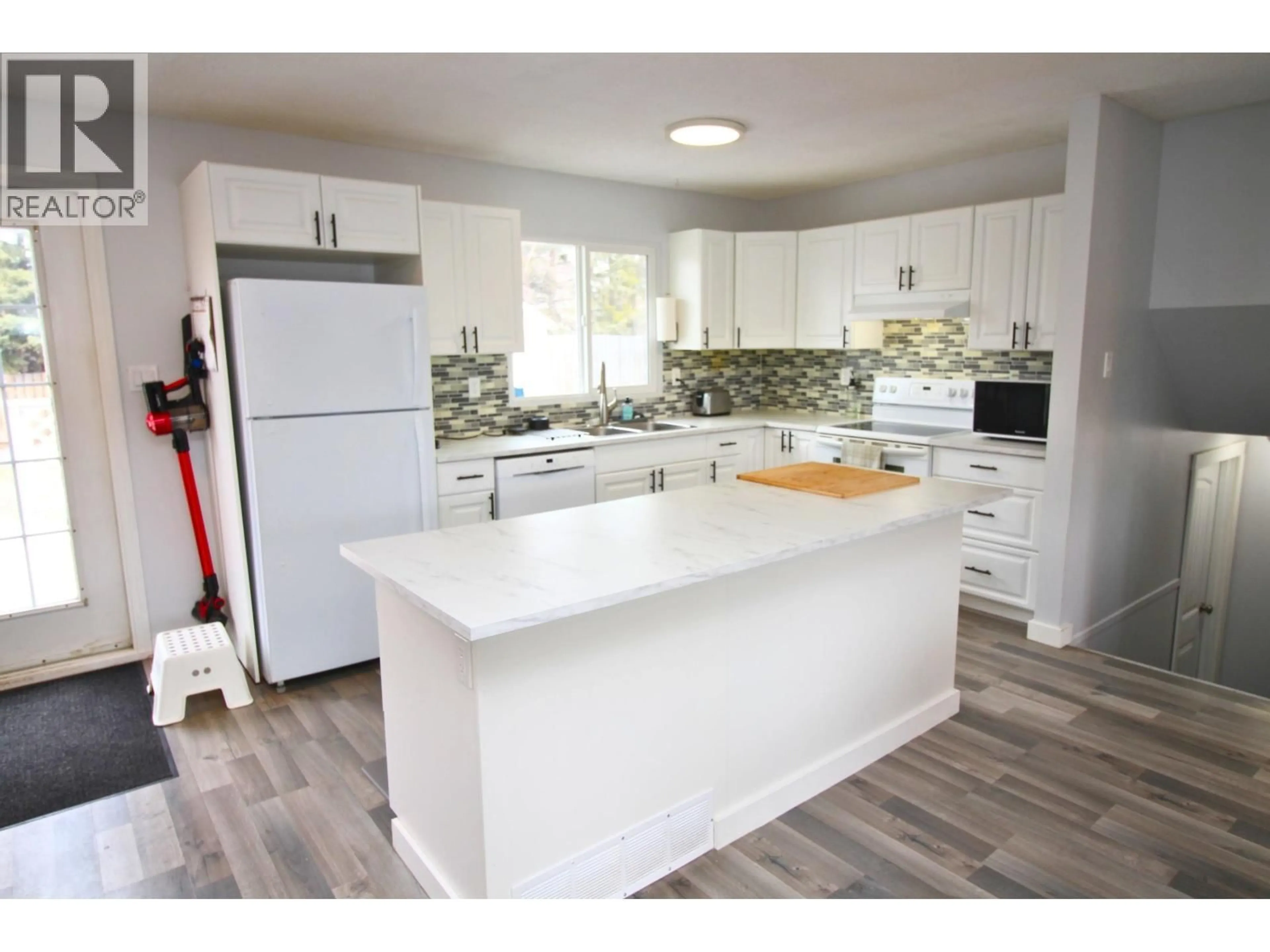 Open concept kitchen, unknown for 3365 JEWEL ROAD, Houston British Columbia V0J1Z0