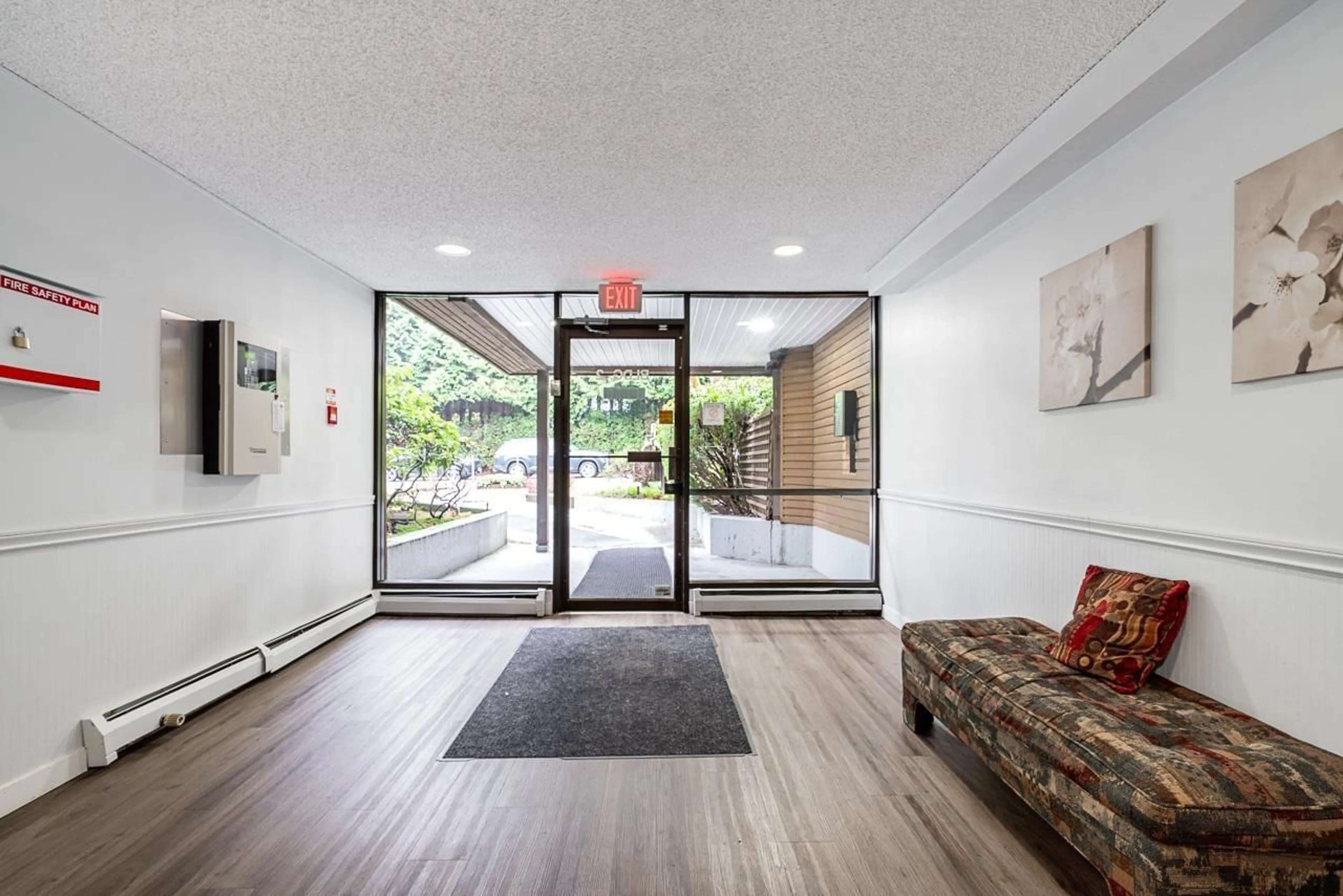 Indoor foyer for 208 - 10644 151A STREET, Surrey British Columbia V3R8R3