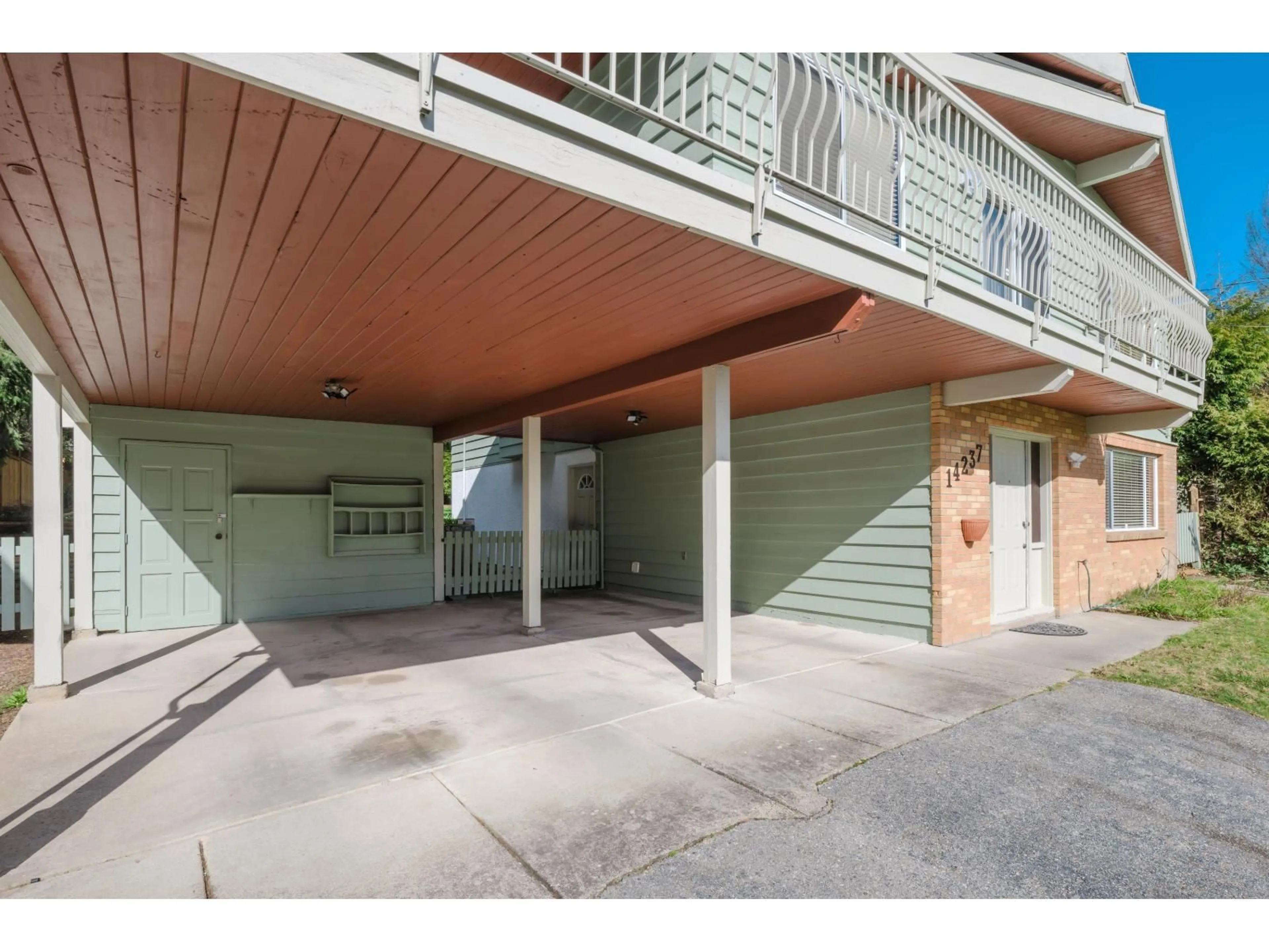 Unknown for 14237 69 AVENUE, Surrey British Columbia V3W2H8