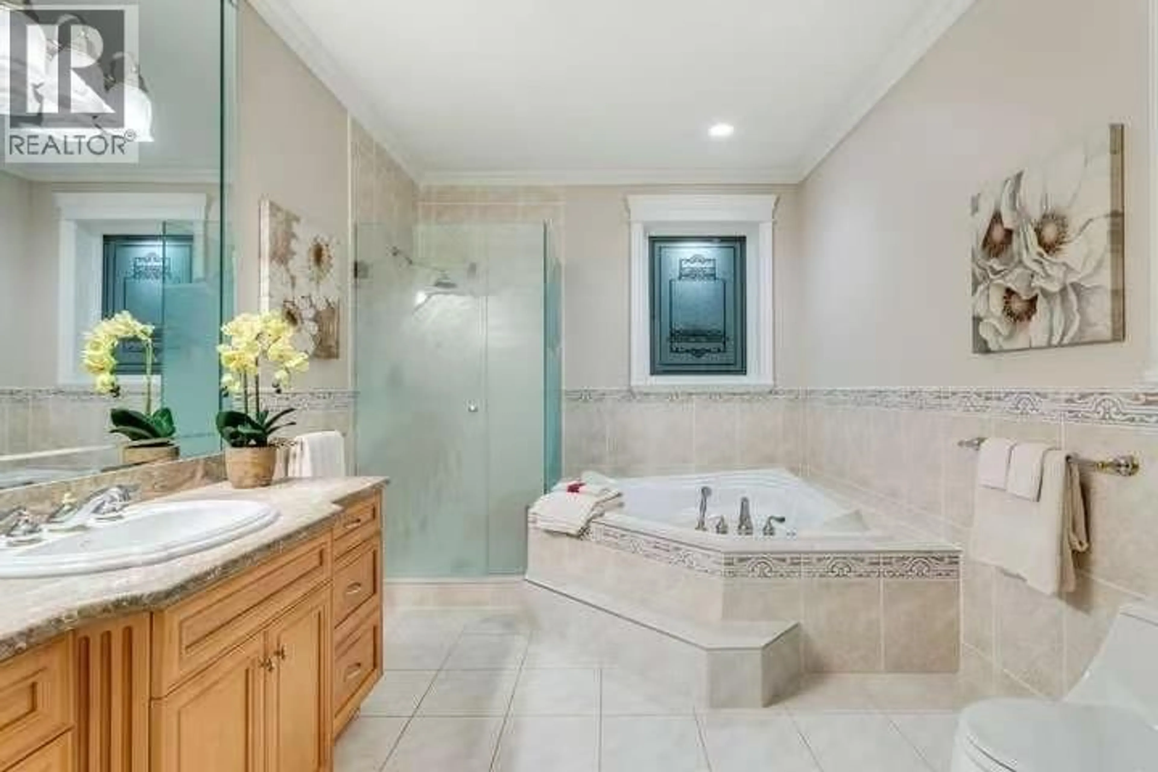 Contemporary bathroom, ceramic/tile floor for 3395 THOMPSON CRESCENT, West Vancouver British Columbia V7V3E9