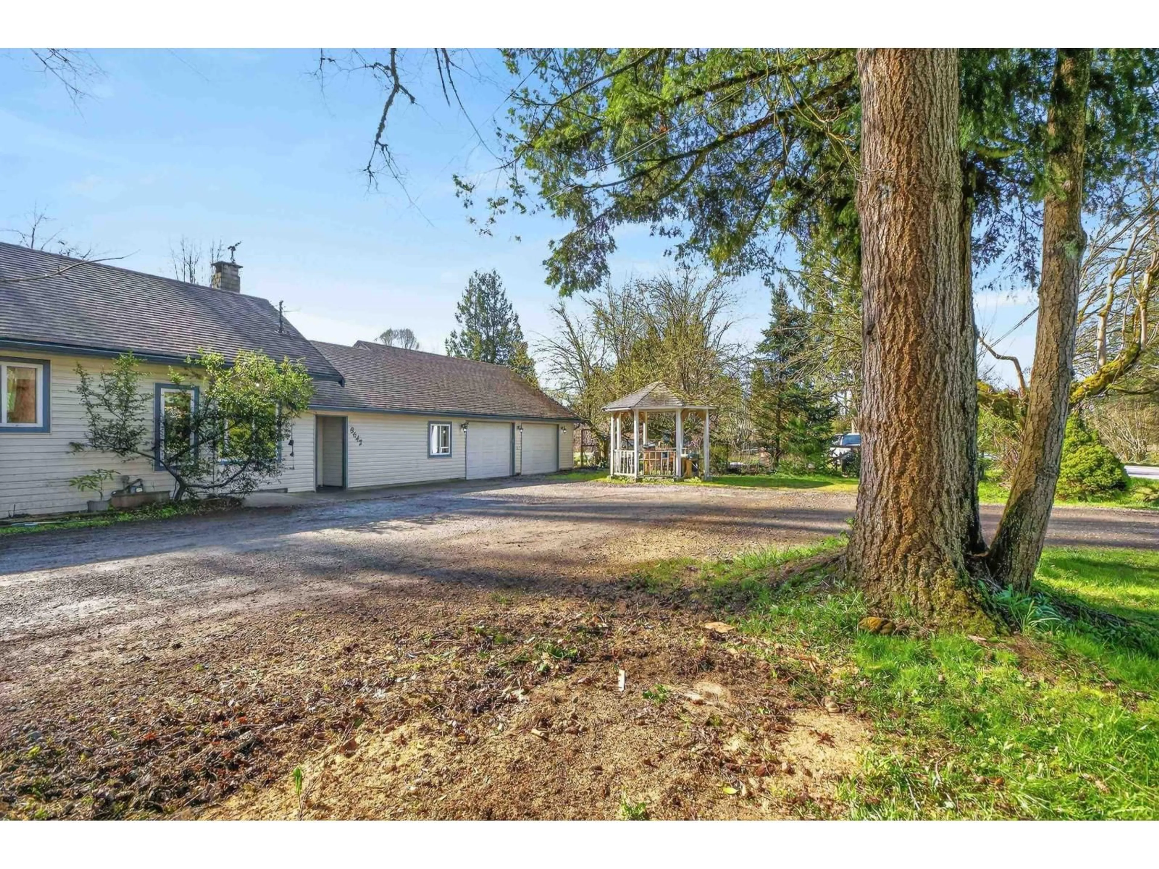 A pic from outside/outdoor area/front of a property/back of a property/a pic from drone, street for 8642 HARVIE ROAD, Surrey British Columbia V4N3G5