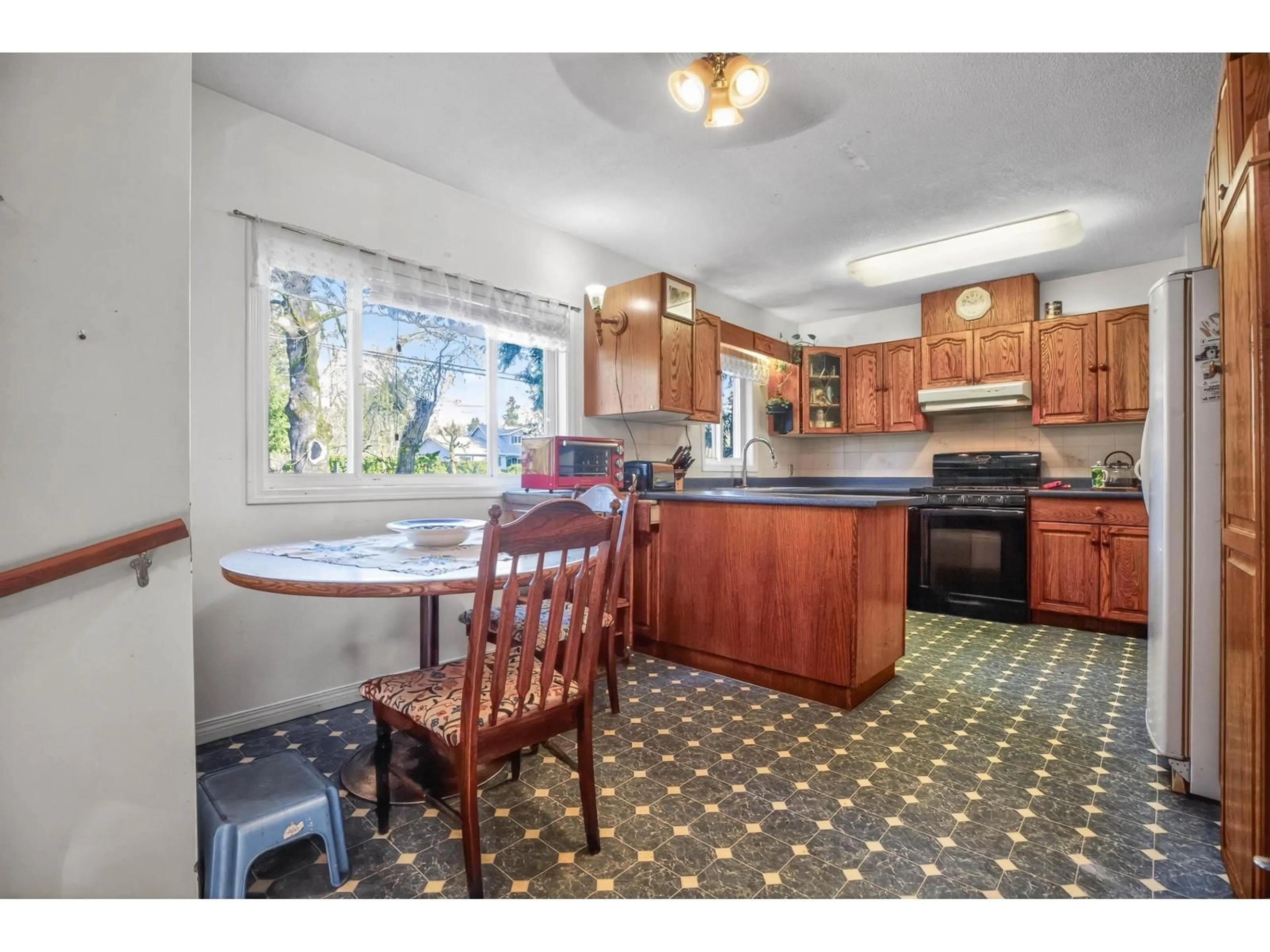 Standard kitchen, ceramic/tile floor for 8642 HARVIE ROAD, Surrey British Columbia V4N3G5