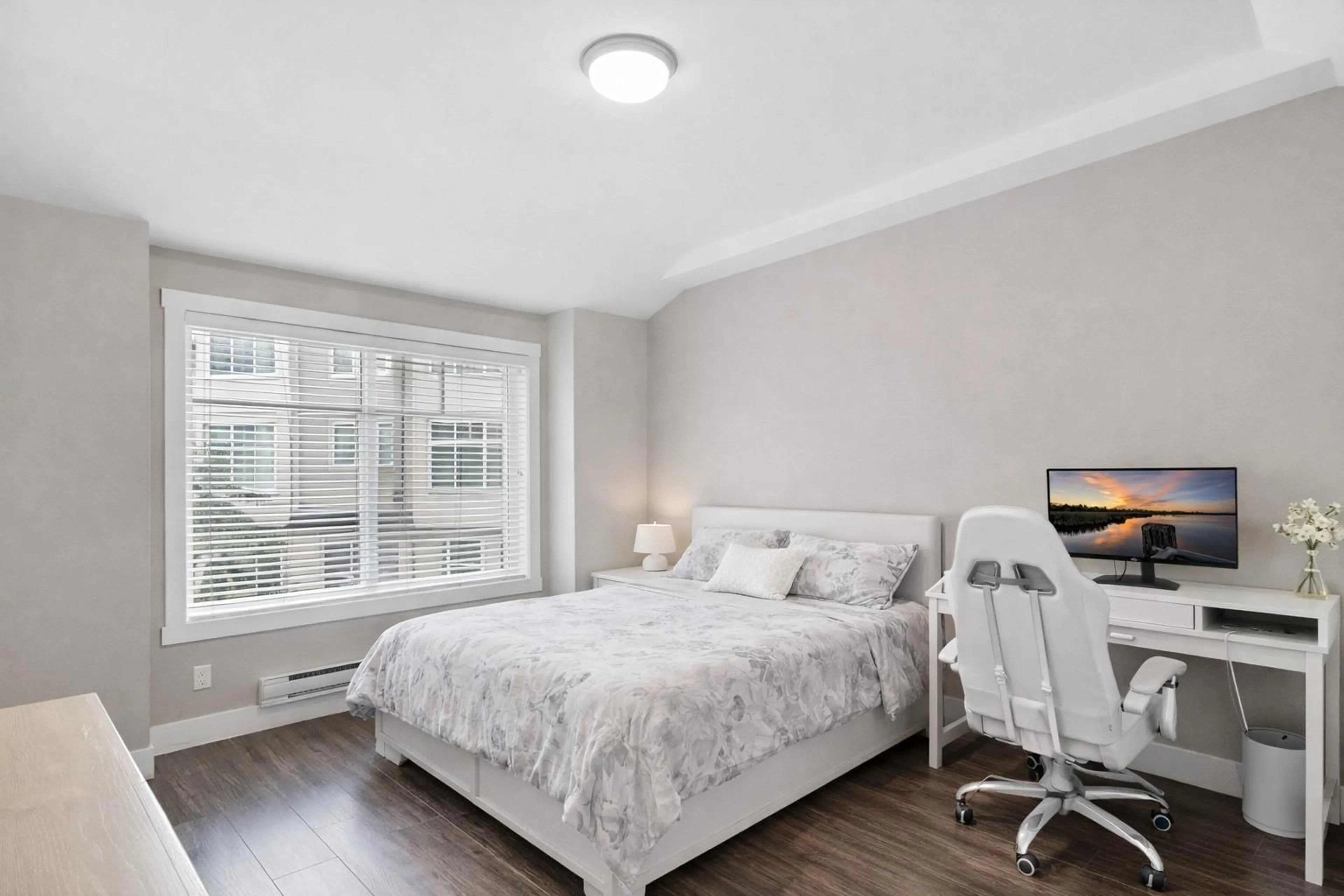 Bedroom with bed, wood/laminate floor for 138 - 13670 62 AVENUE, Surrey British Columbia V3X0H8