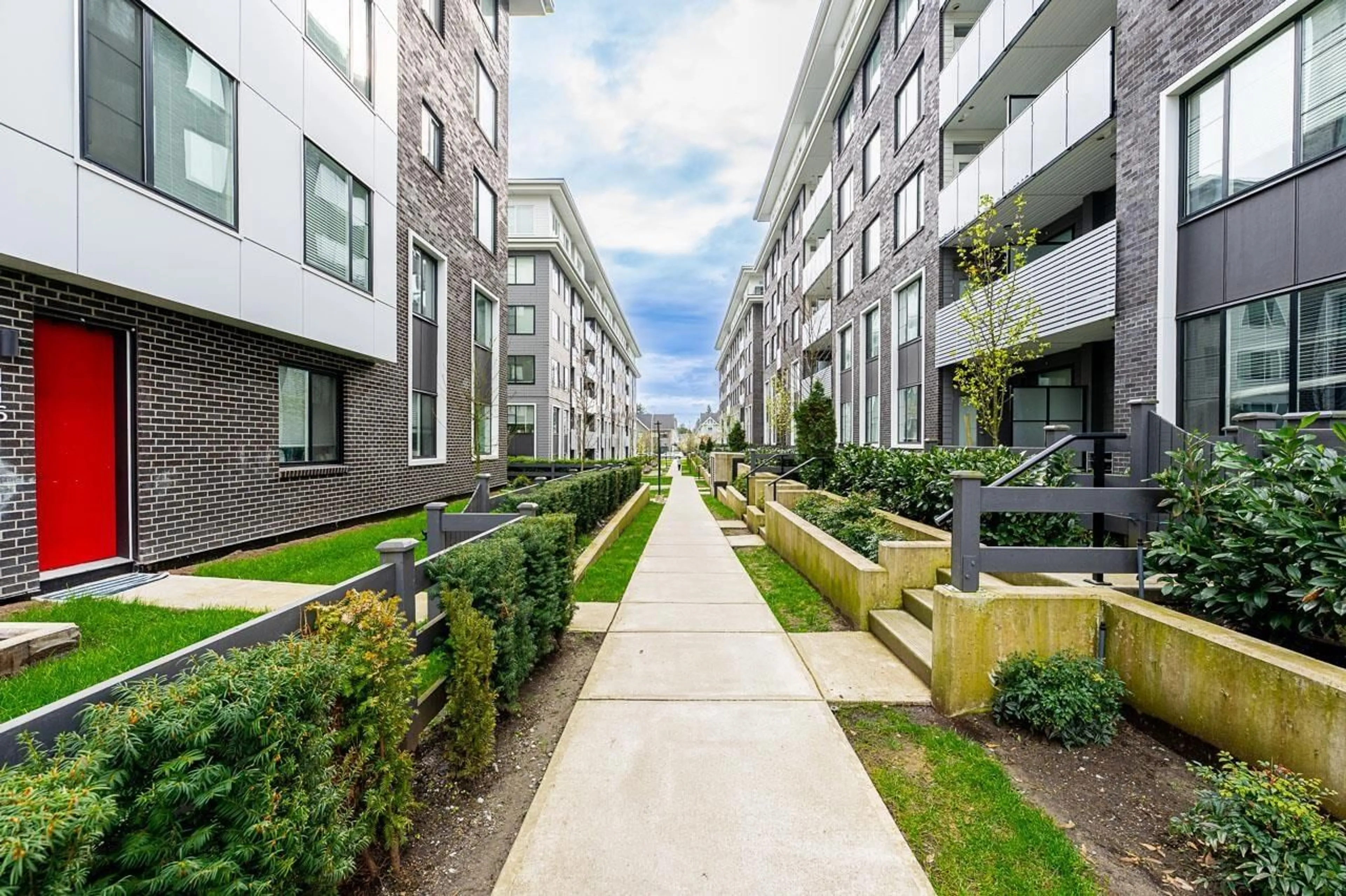 Patio, street for 307 - 15858 FRASER HIGHWAY, Surrey British Columbia V4N6X4