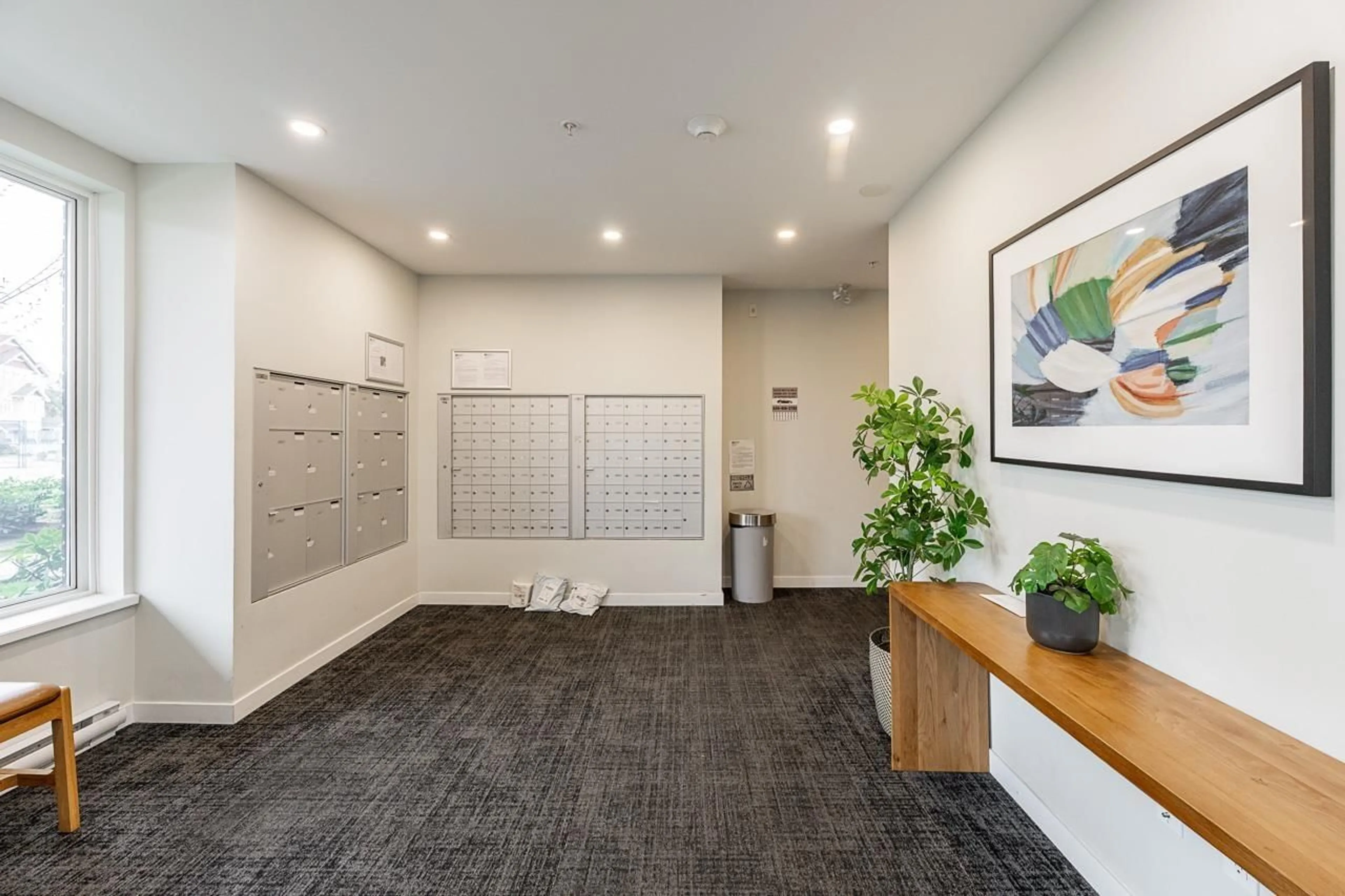 Indoor foyer for 307 - 15858 FRASER HIGHWAY, Surrey British Columbia V4N6X4